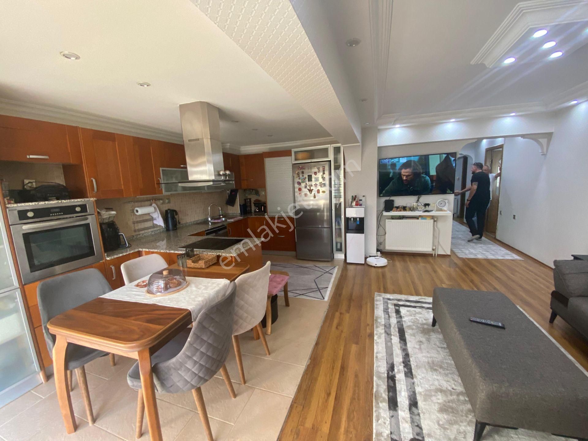 🏡 Merkezefendi Mahallesi 🏡 ✅3+1 80 M2 5 Katlınım 4 Katı ❇️kombi Petekli