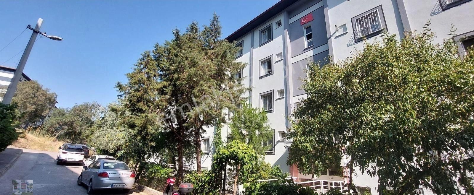 Karşıyaka Elit Sitesinde Satılık 2+1 Bakımlı Daire Kanıt Emlakta