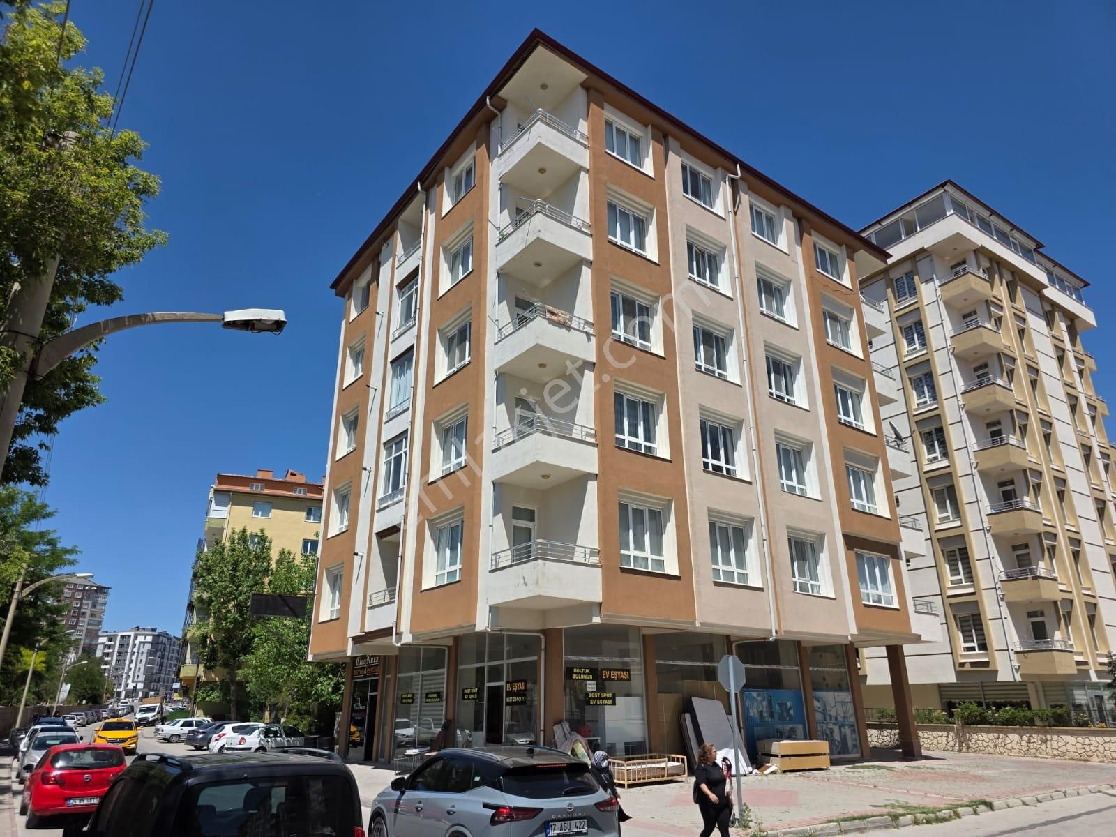 Cm Emlaktan Selçuk Mah. Derbent Mezarlığı Yanı İçi Yapılı Arakat Uygun 3+1 Daire