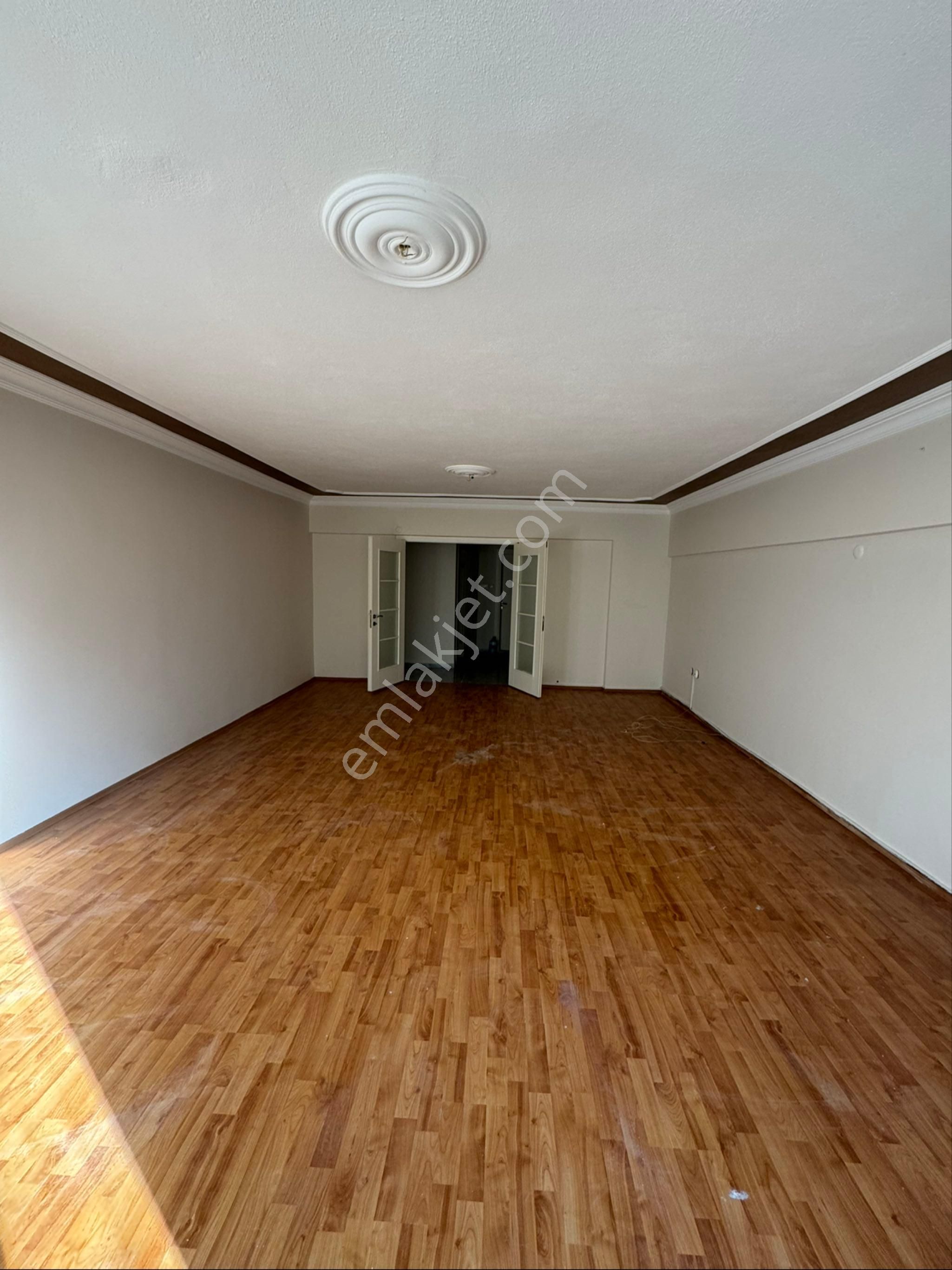 Güzeyden Alipaşa Mah.de Satılık 25 Yılık 170 Net 3+1 Daire