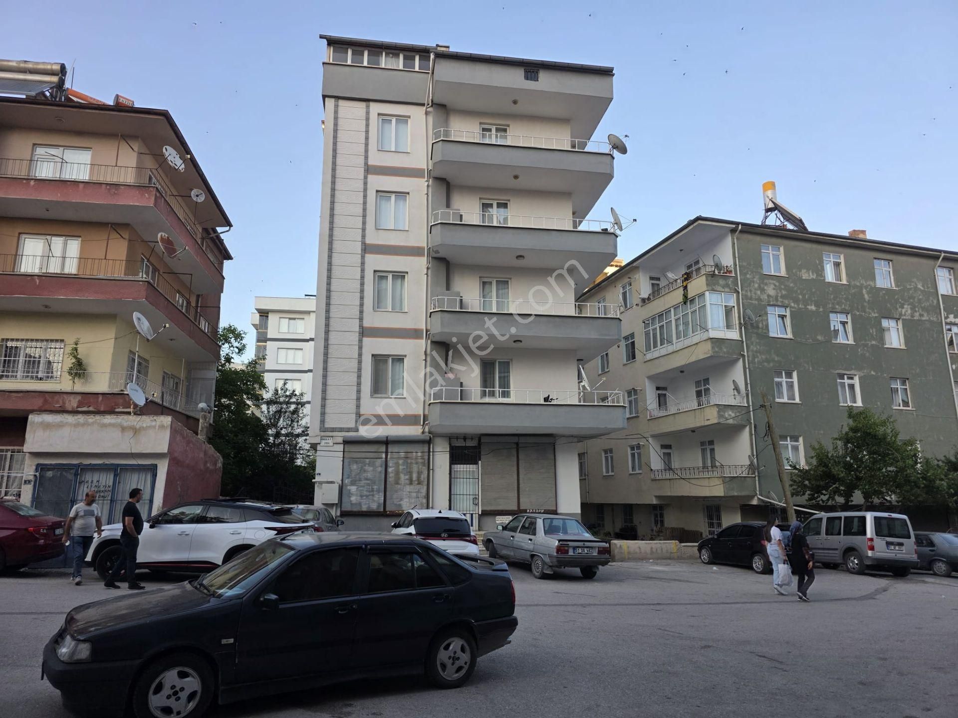 Şehitler Mah. İmam Hatip Meydanına Çok Yakın Yüksek Giriş Kat Uygun 3+1 Daire