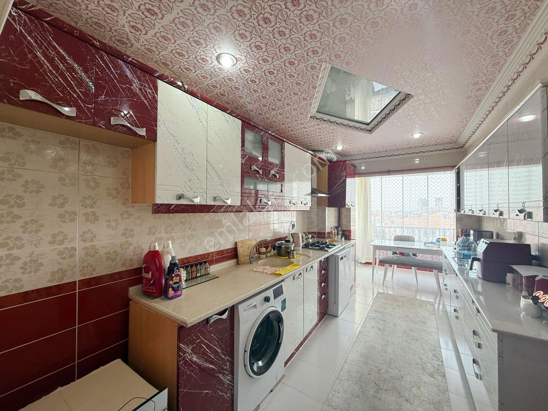Engin Emlakt'tan Cadde Üzerinde Güney Cephe Katta 3+1 Daire..
