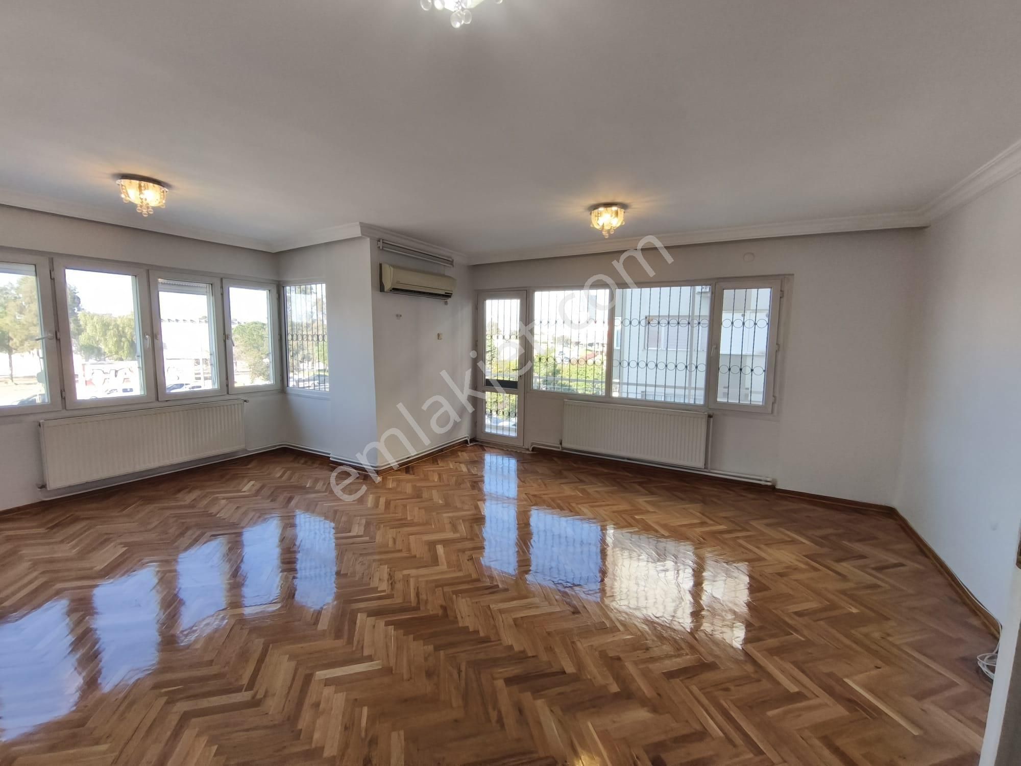 Balçovada Metro Yakını Arakat D.gazlı Asansörlü Kiralık 3+1 Daire