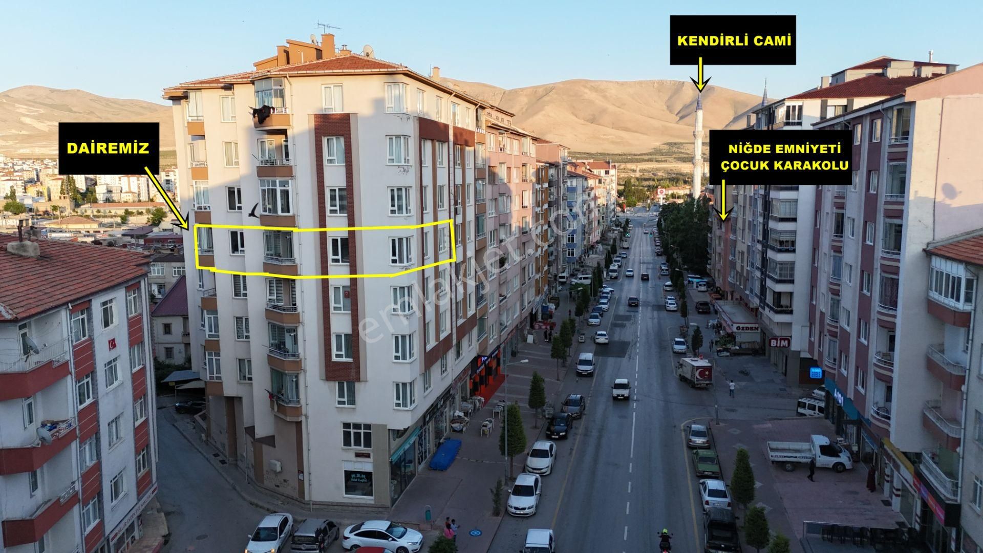 E.gökal Selçuk Çarşı Merkez ! Mükemmel Konumlu Geniş ! 4+1 Daire