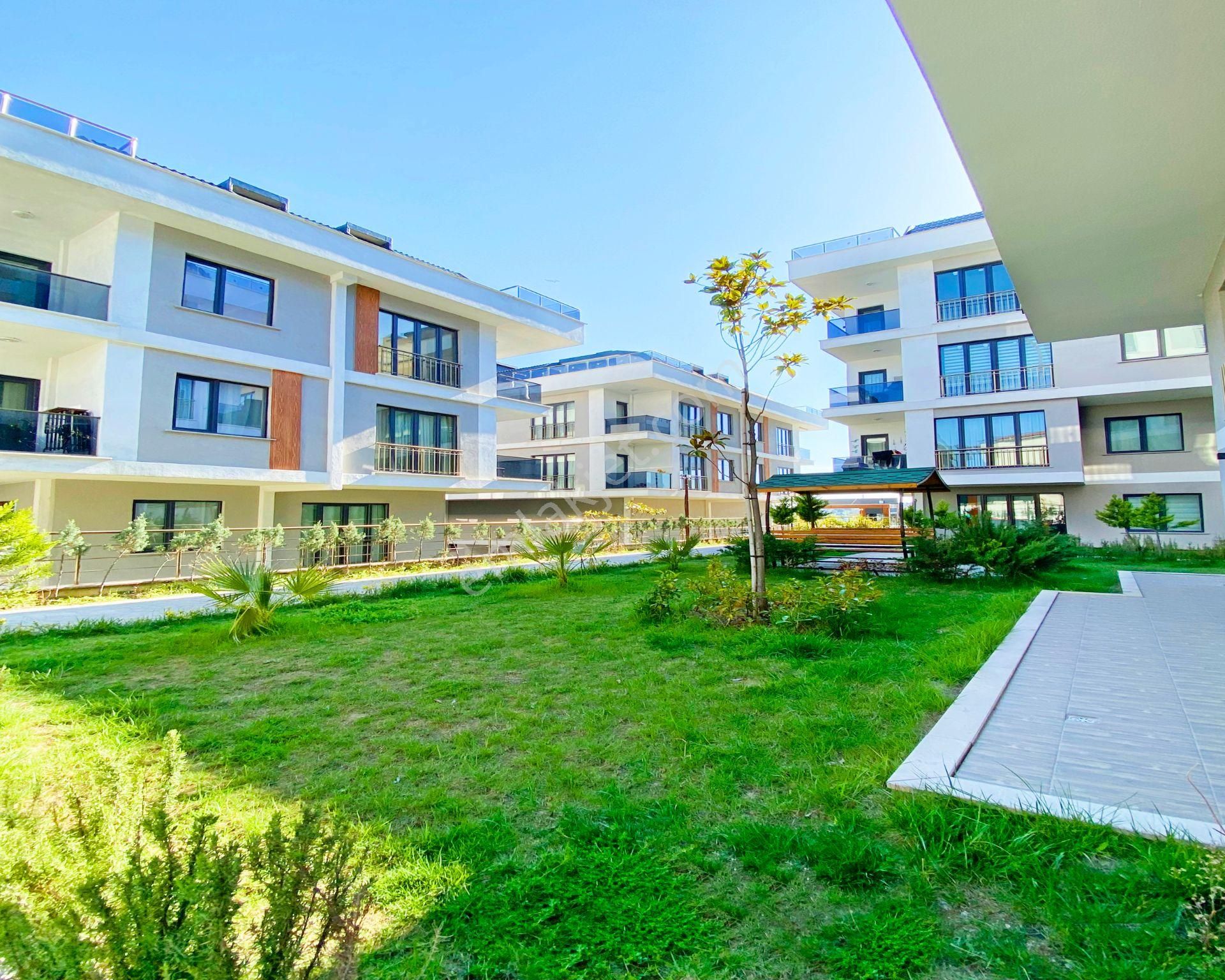 Beylikdüzü'nde Kısa Katlı Yeni Binada Site İçi 2+1 -nuev