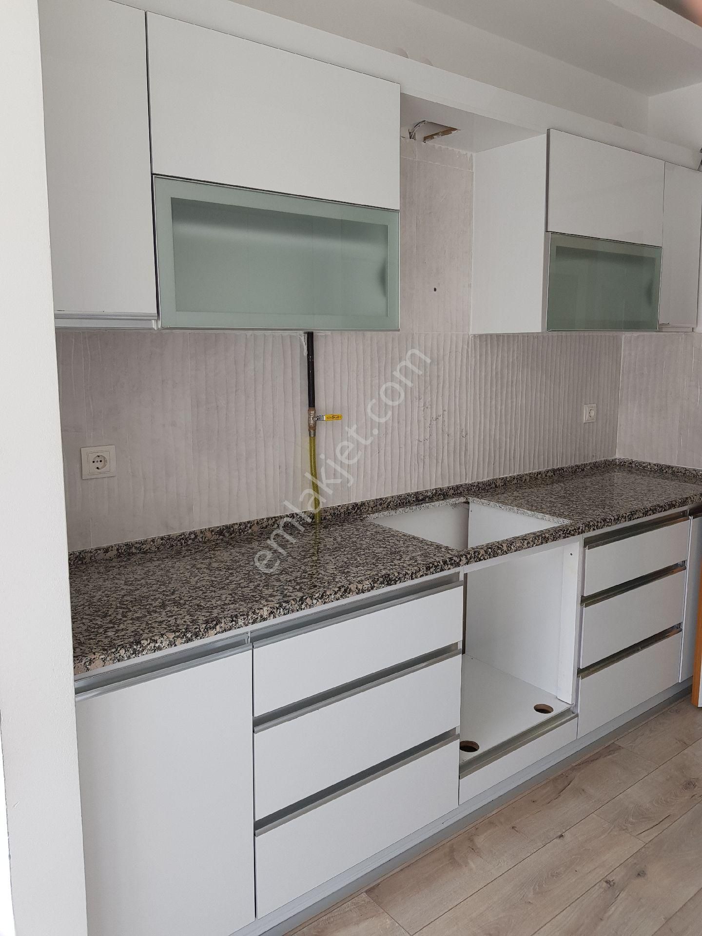 Merkeze Yakın Geniş 3+1 Lüks Daire (kilerli,ısınması İyi,güney Cephe) - Görsel 10