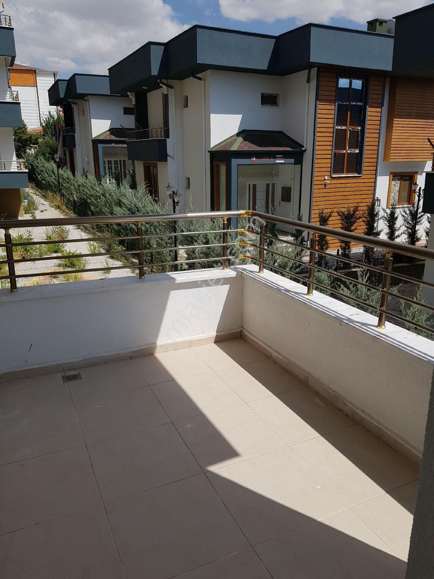 Merkeze Yakın Geniş 3+1 Lüks Daire (kilerli,ısınması İyi,güney Cephe) - Görsel 15