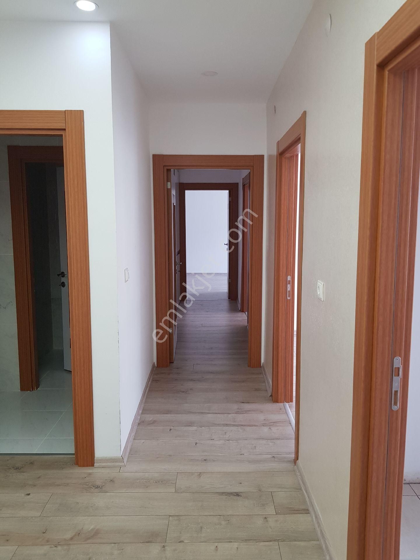 Merkeze Yakın Geniş 3+1 Lüks Daire (kilerli,ısınması İyi,güney Cephe) - Görsel 12