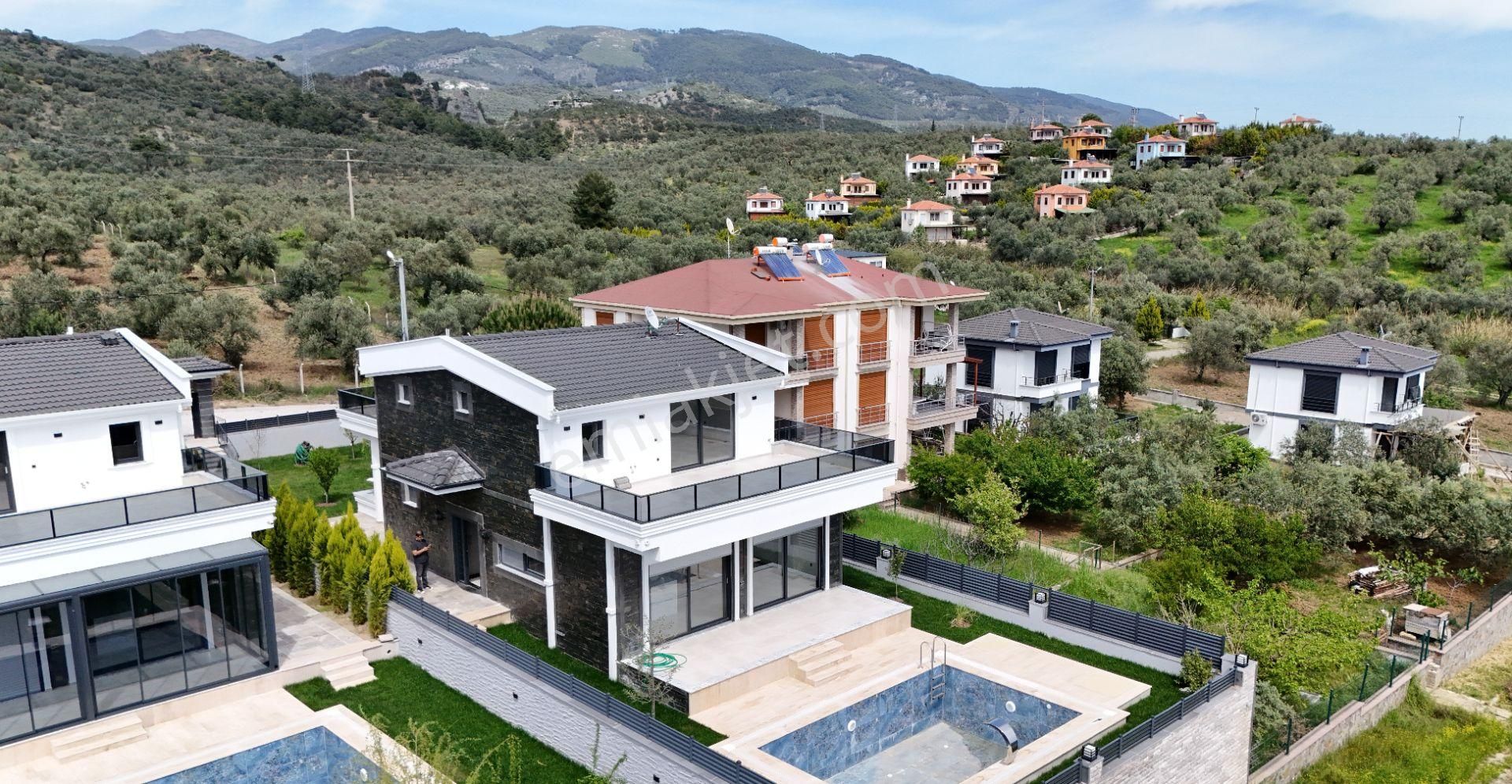 Göz Alıcı Tasarım Özgür Yaşam Havuzlu Bahçeli Müstakil 4+1villa