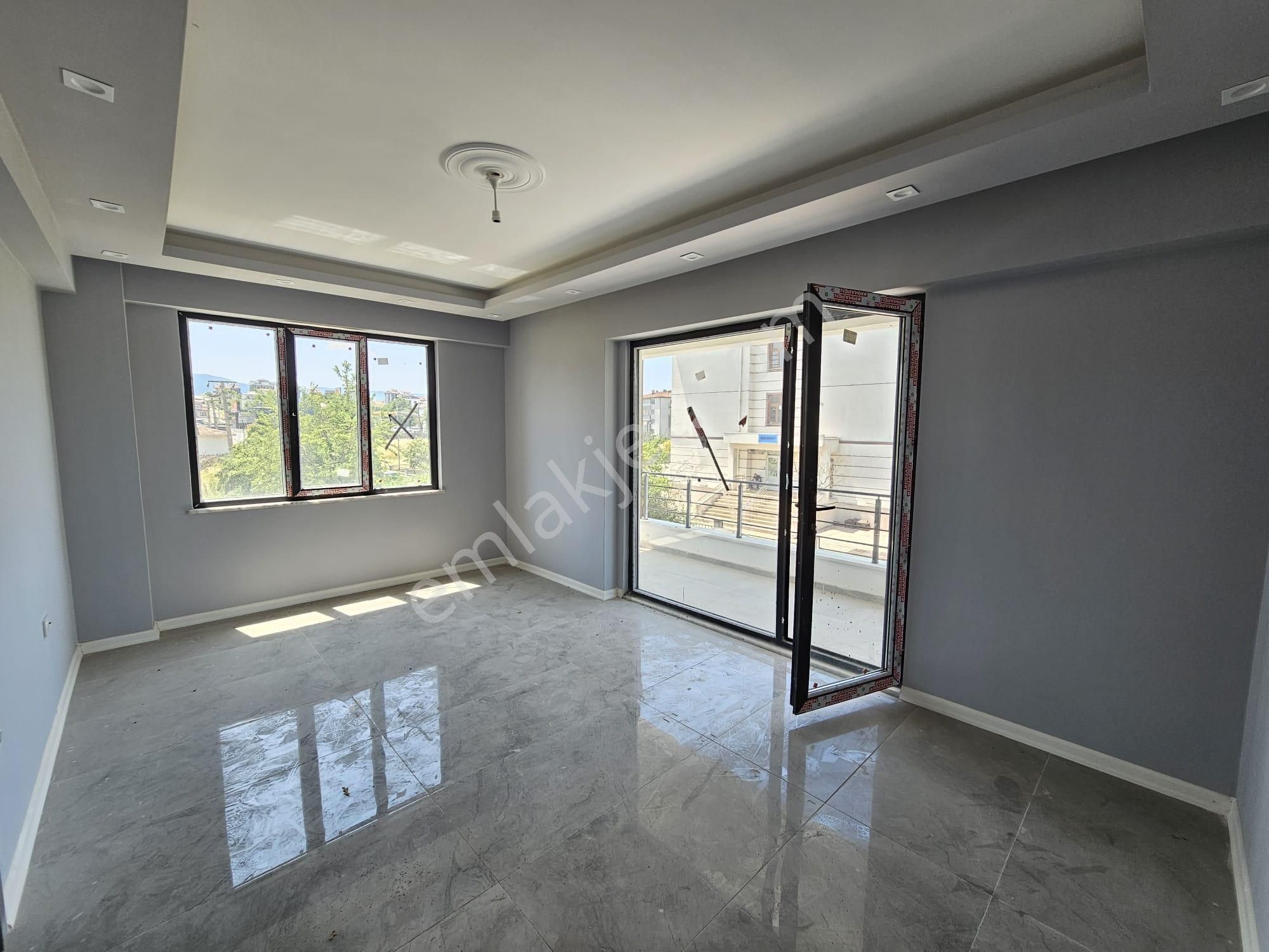 Remax Şehir 2 'den Çiftlikköy Siteler Mah.'de Satılık 2+1 Daire