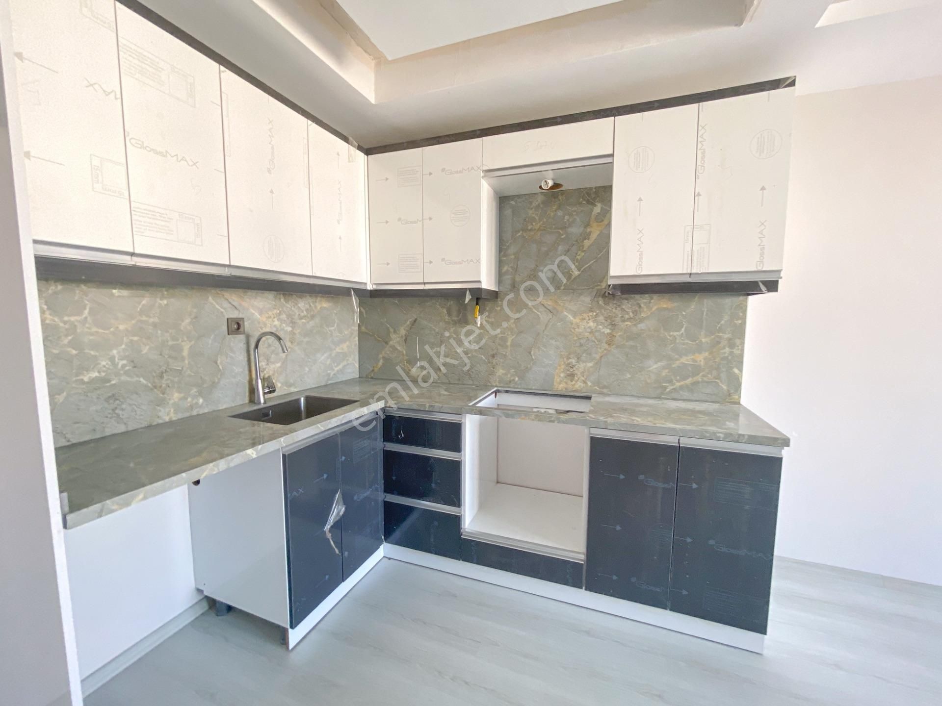 Kumbağ'da Merkezi Konumda Geniş Lüks Satılık 2+1 Daireler - Görsel 14