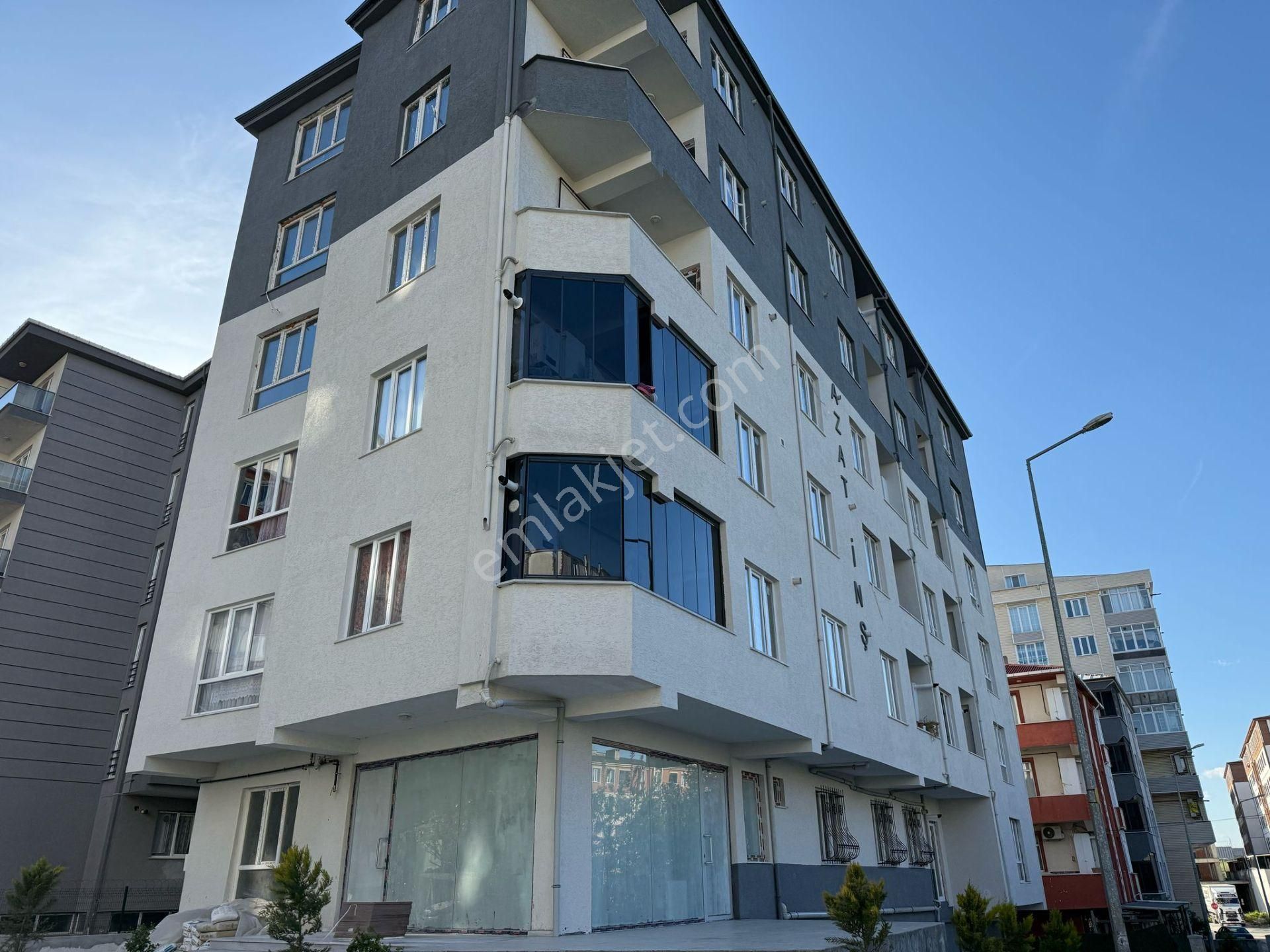 Akyüz Gayrimenkul Den; Merkezı Konumda Iskanlı Satılık 3+1 Ara Kat Daire