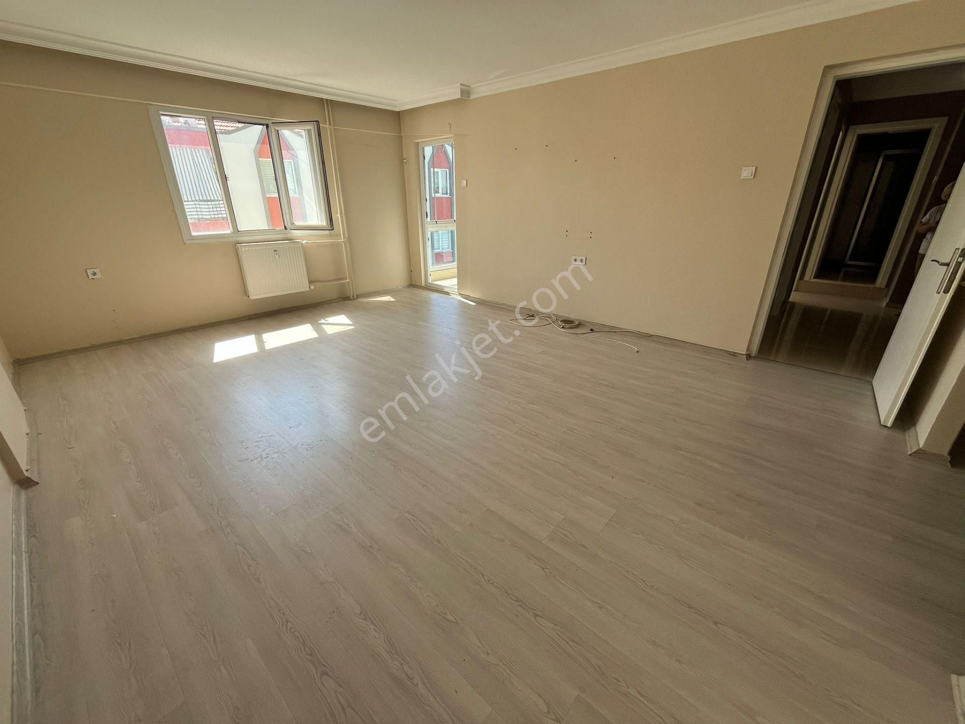 Hıfzıssıhha Pazar Yerine Yakın Bakımlı Konforlu 3+1 Satılık