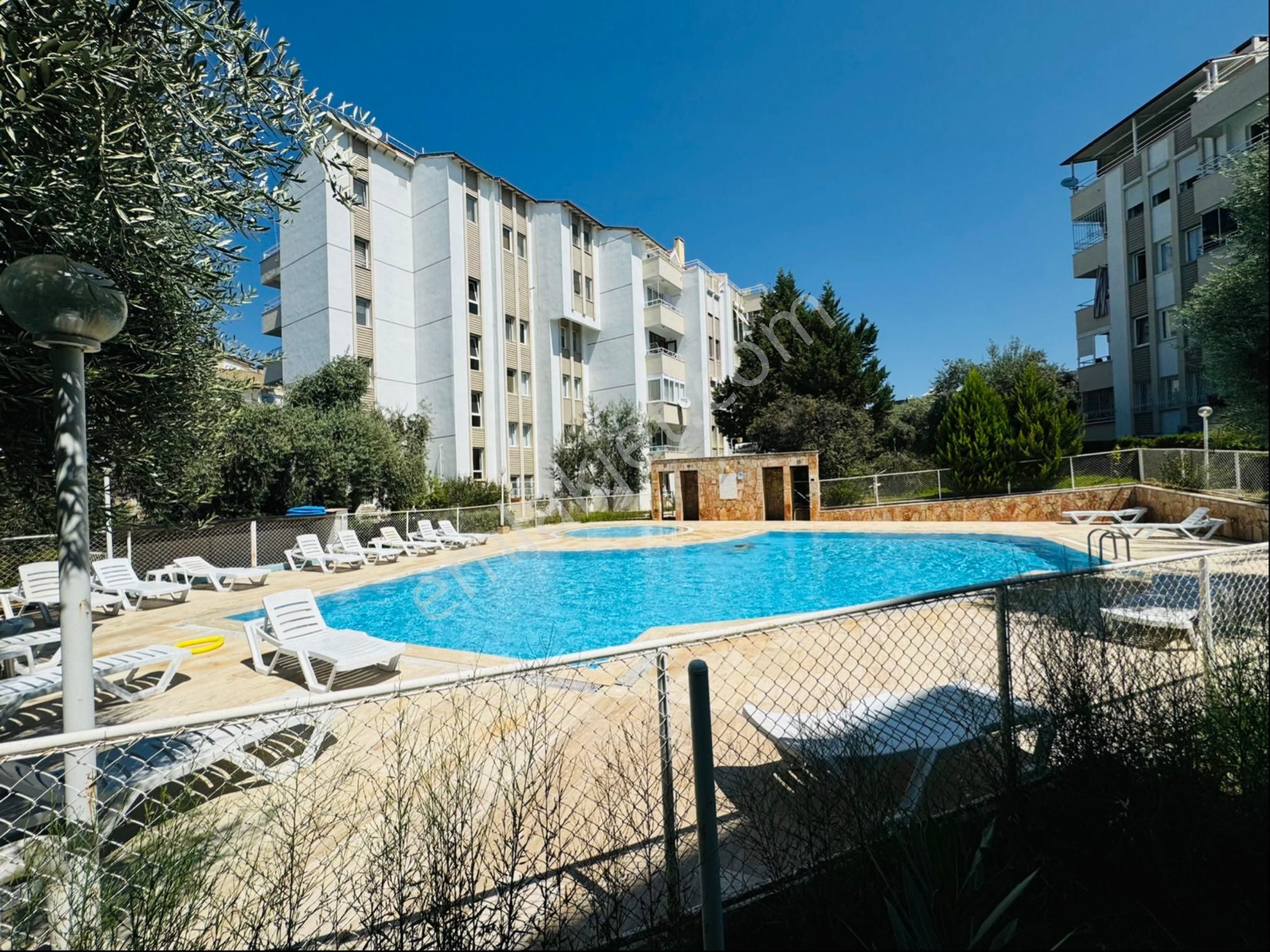 Ege Mahallesi’nin Kalbinde 3+1 Deniz Manzaralı Daire
