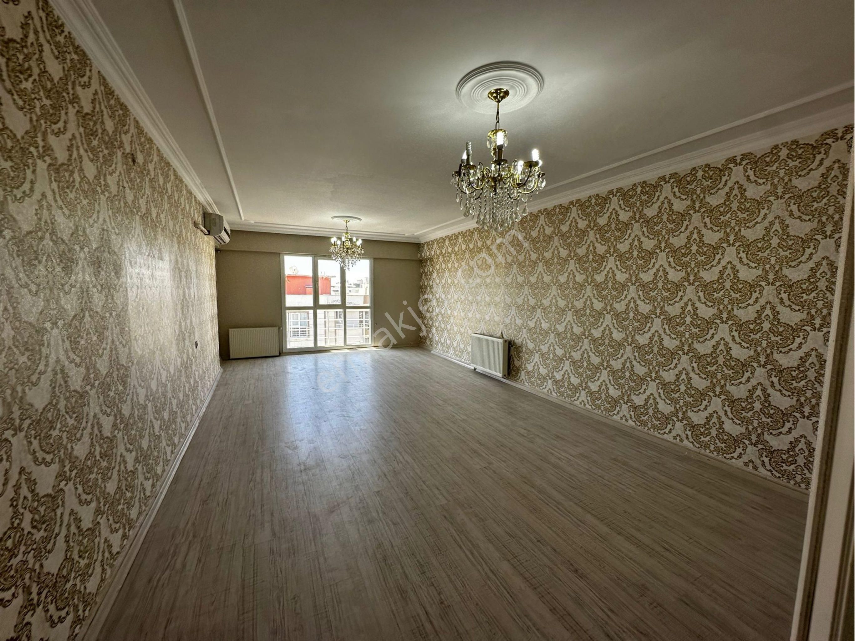 Acil Emlak’tan 4+1 Kiralık Daire