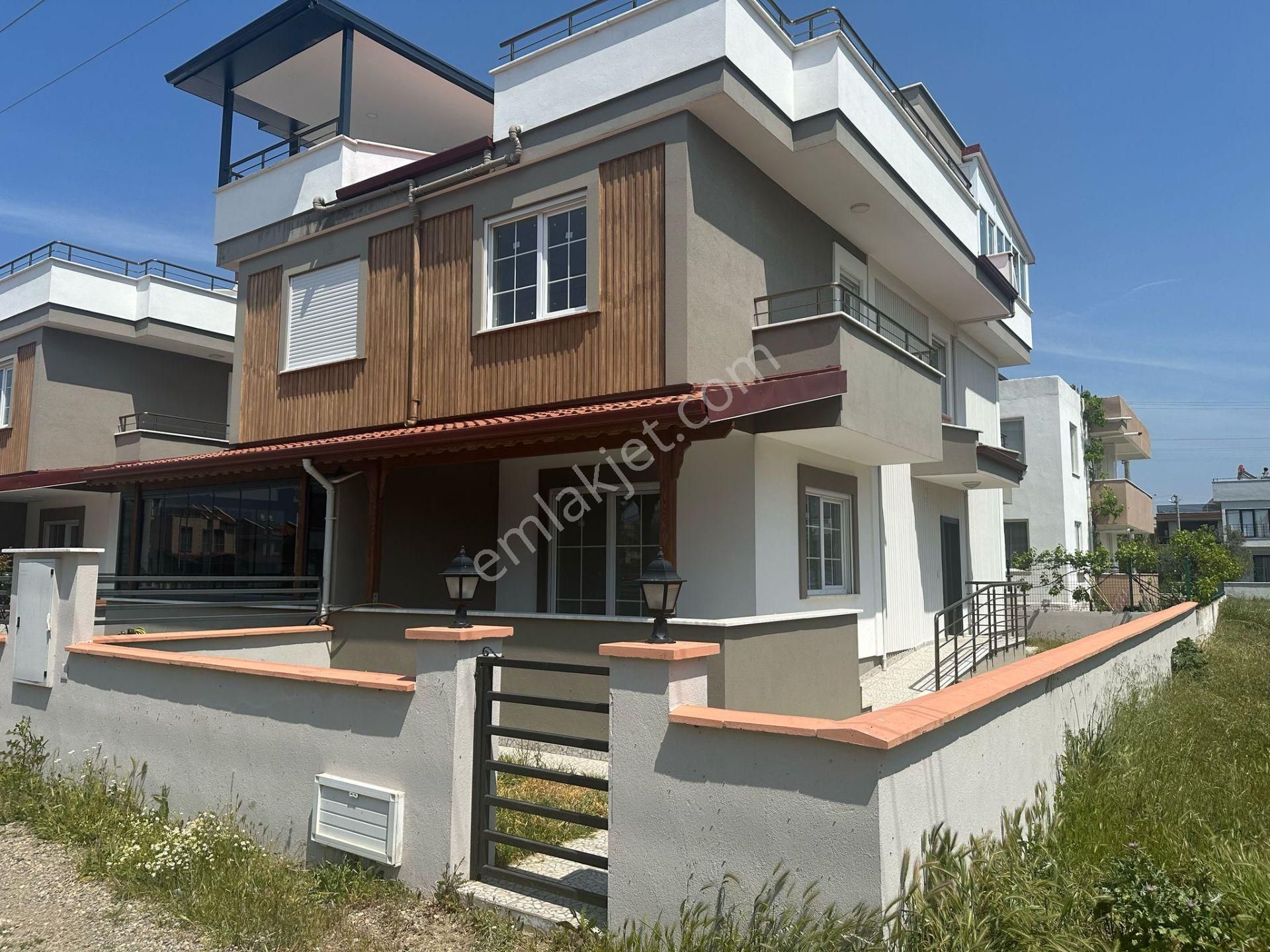 Demircan Emlaktan Öğretmenler Mah.de 3 Tarafı Bahçeli Triplex
