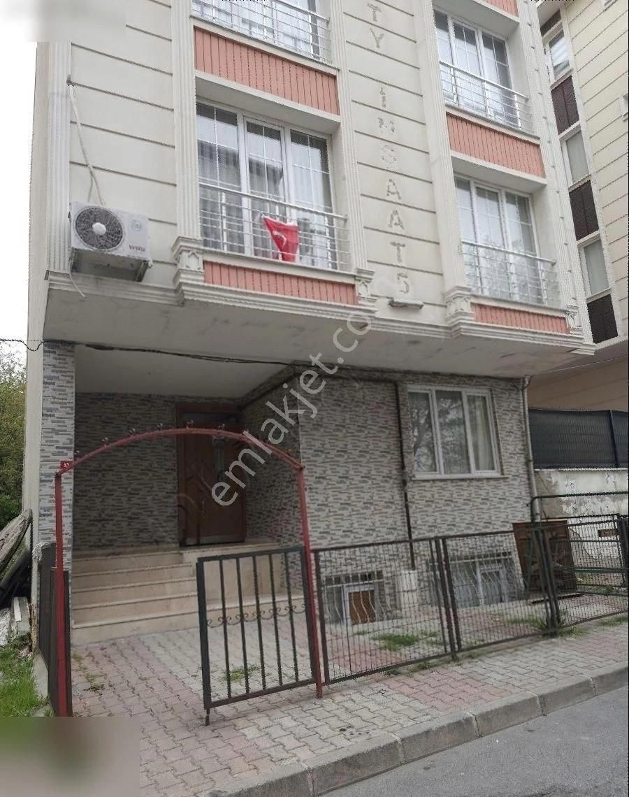 Arnavutköy'de Satılık 1+1 Yüksek Giriş Daire