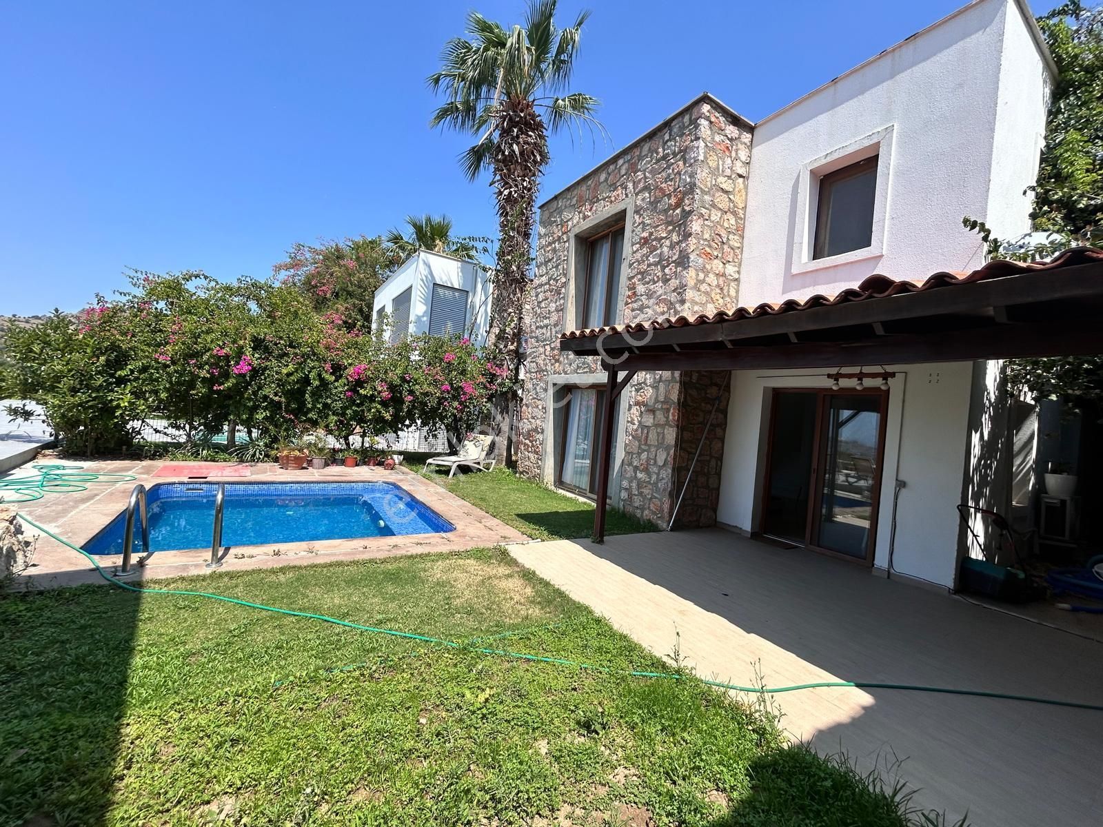 Yokuşbaşı'nda Deniz Manzaralı Full Eşyalı 2+1 Kiralık Villa