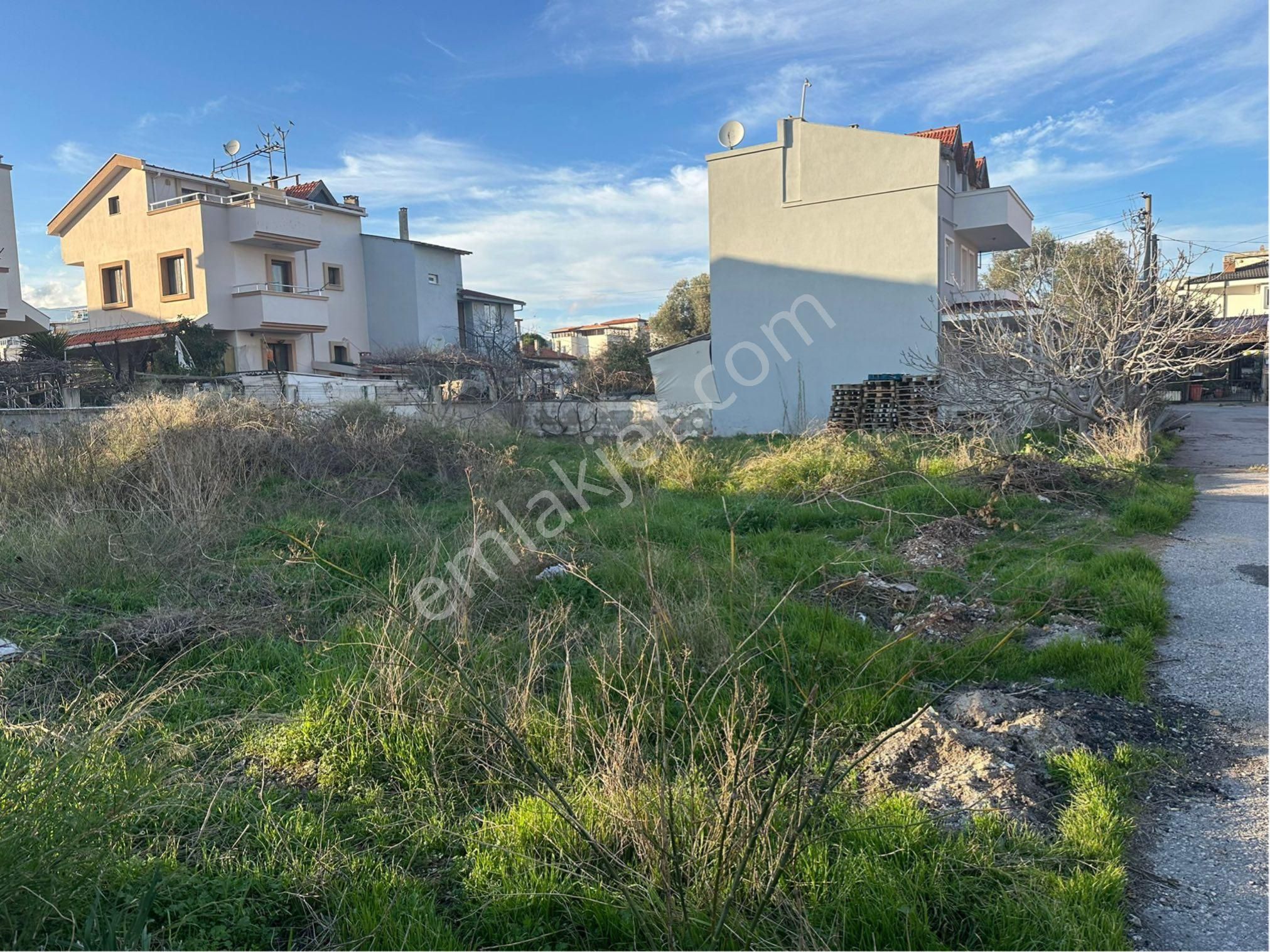 Karaburun Mordoğan'da En Merkezi Konumda Satılık Arsa - Görsel 4