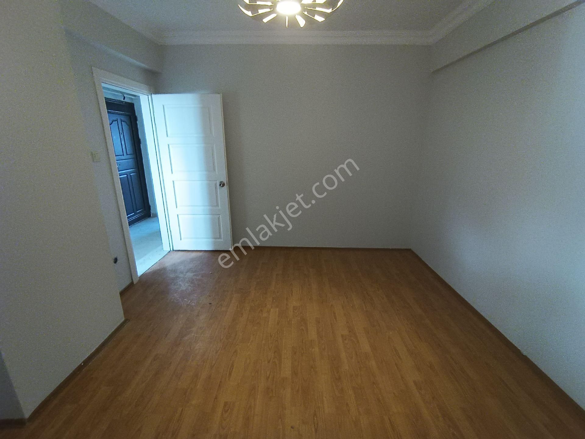 Otuz4| Kartal Merkezde Ara Kat Masrafsız Kiralık 2+1 Daire