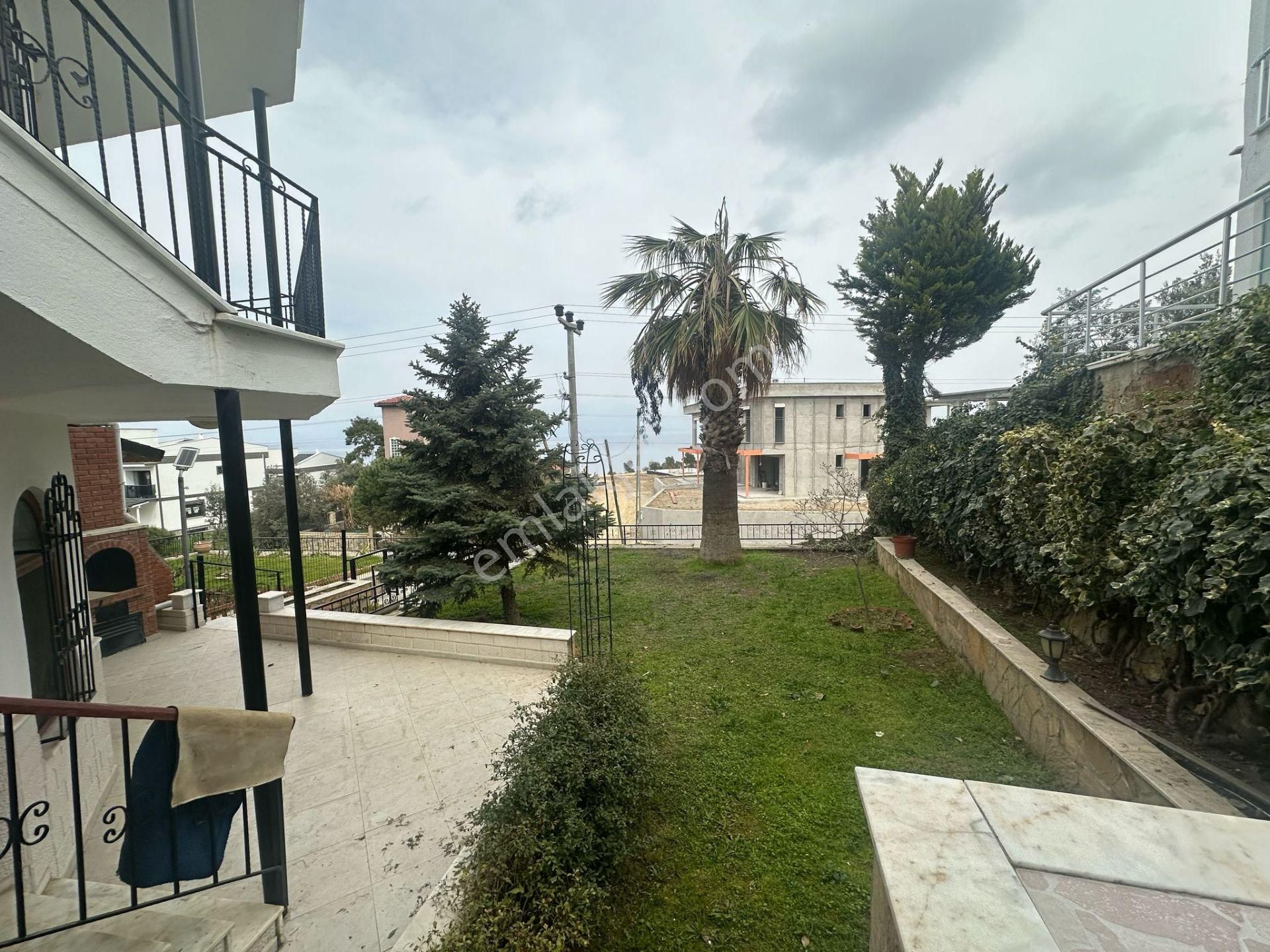 Demircan Emlaktan 3 Tarafı Bahçeli Denize 100 M Satılık Villa