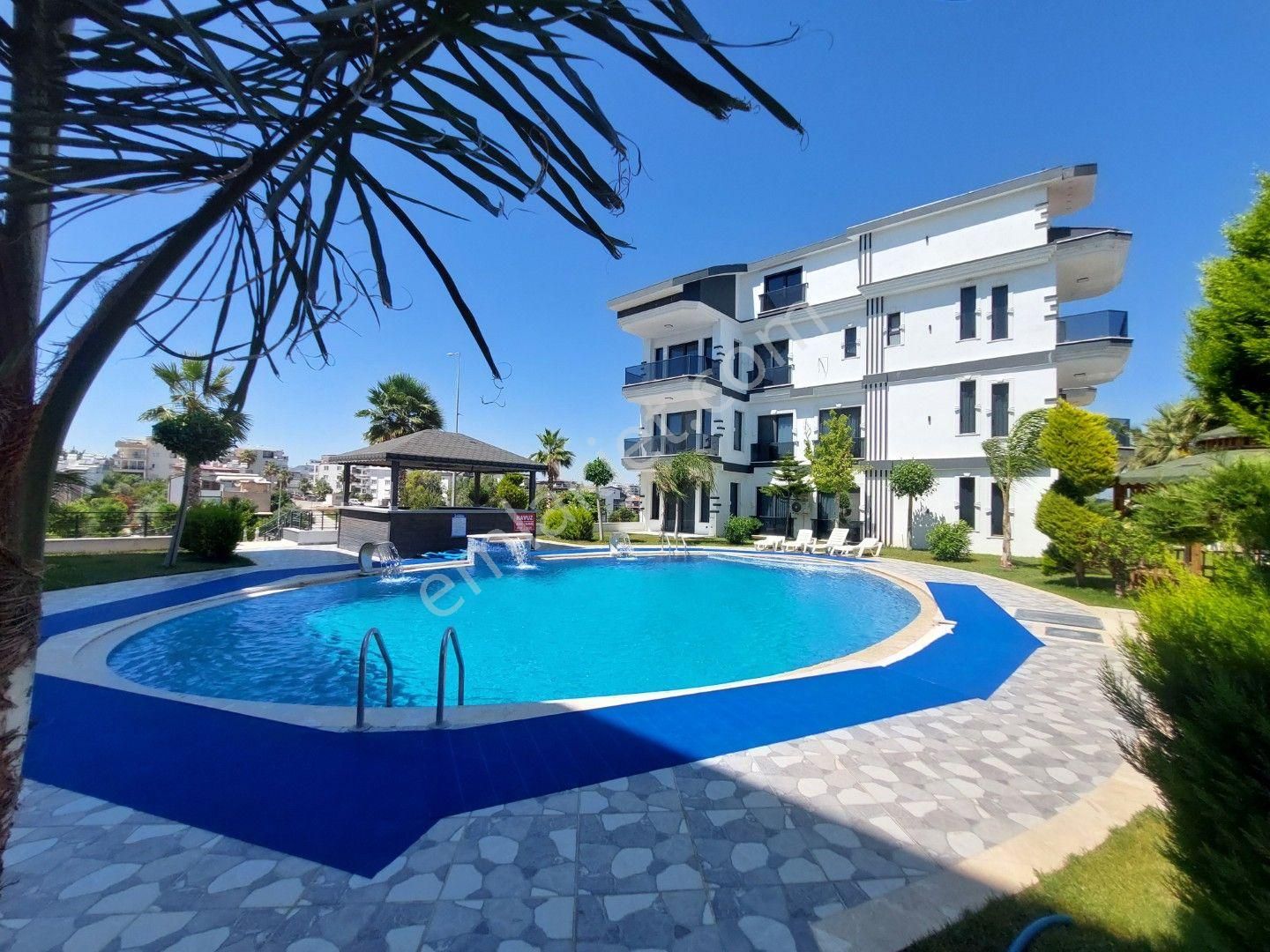 Didim Altınkum'da Havuzlu Site İçinde Satılık Yüksek Giriş 1+1