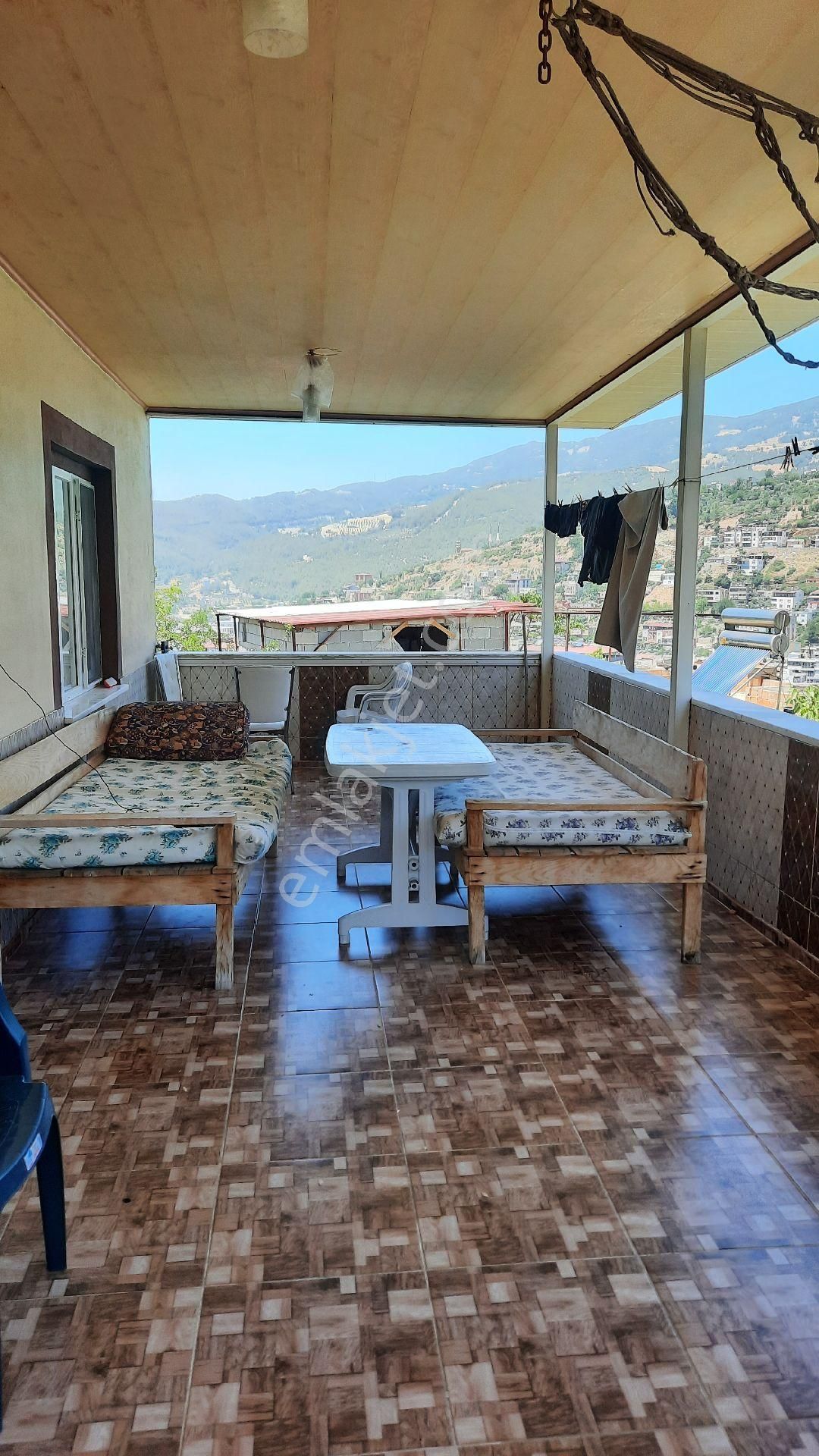 Üç Katlı Büyük Arsalı Yaylalık
