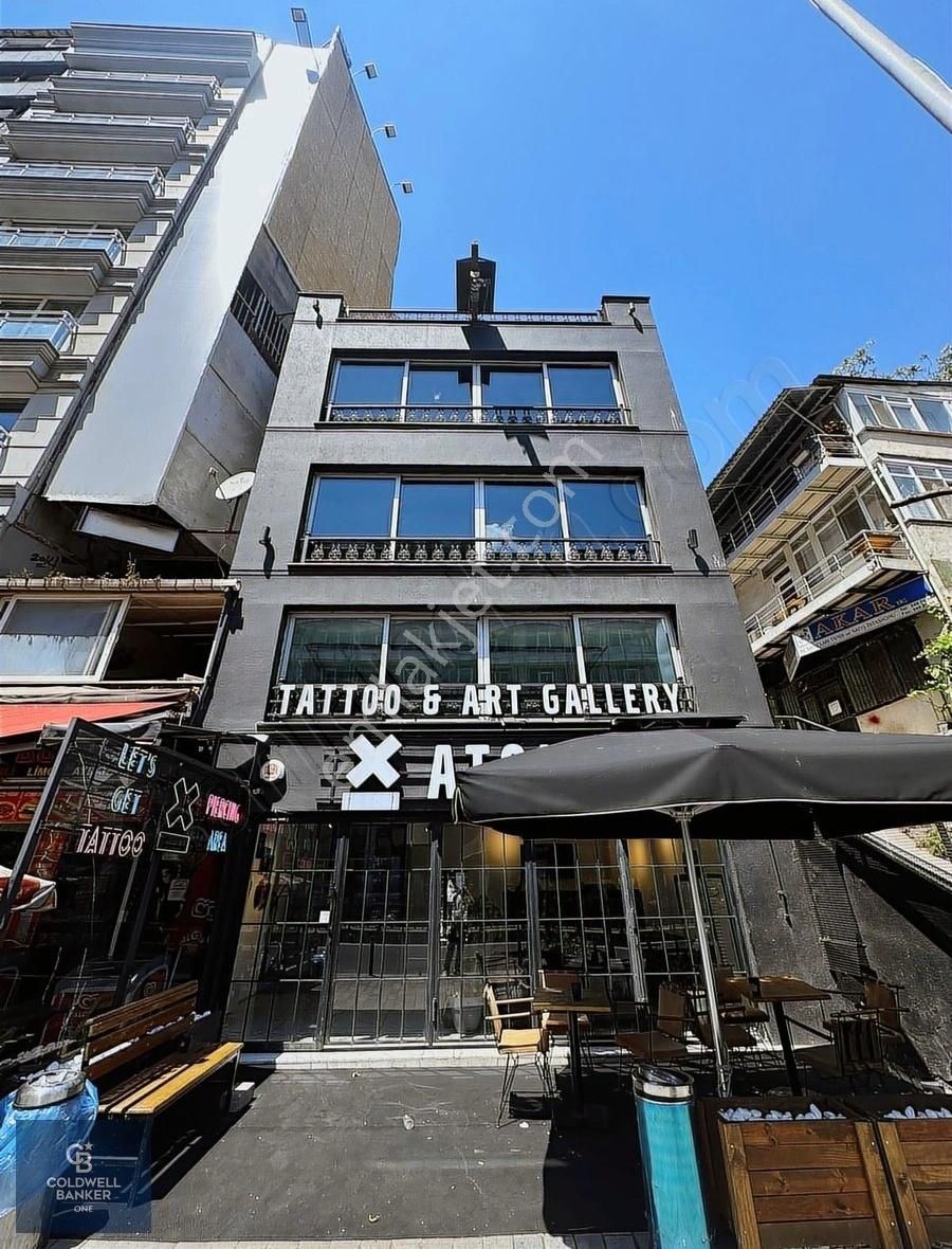 Cb One'dan Karaköy Kemeraltı Caddesi'nde Satılık Komple Bina