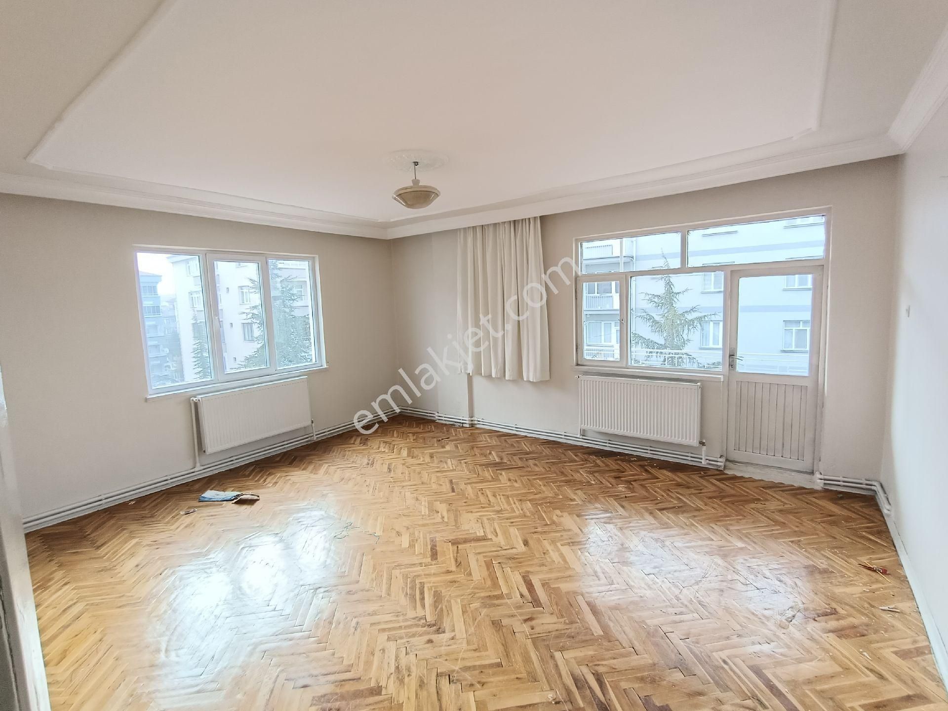Akşehir Mualla Cvr 3+1 Asansörlü Kiralık Ara Kat Kombili Daire