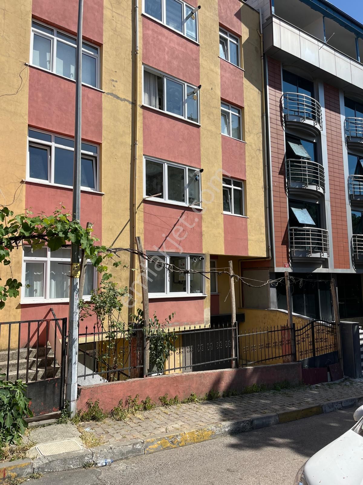 Ataşehir Yenisahra Mah E.5 Yürüme Mesafesi 3 Dak Dogalgaz Kombili 2 Kat 2+1 Kiralık Daire