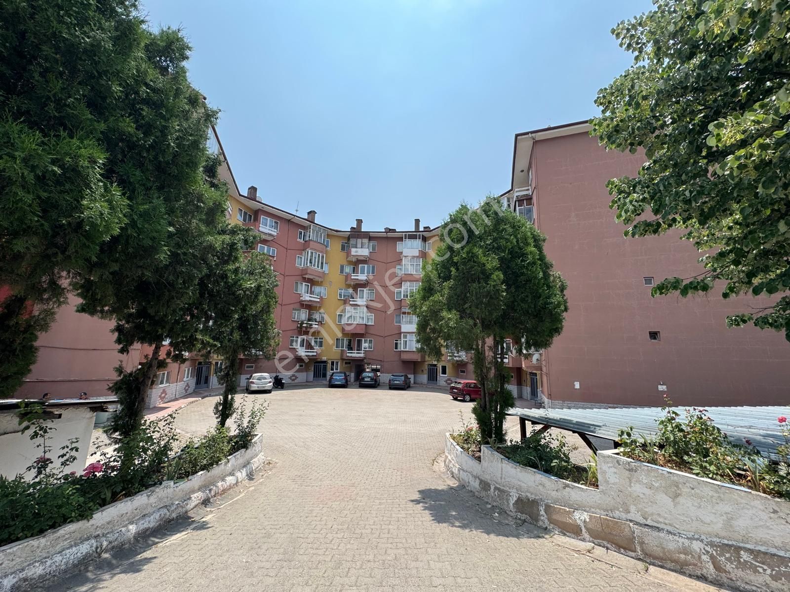 Emek Emlak'tan Hacı Osman Mah.de Kiralık Arakat 2+1 Daire K-2940
