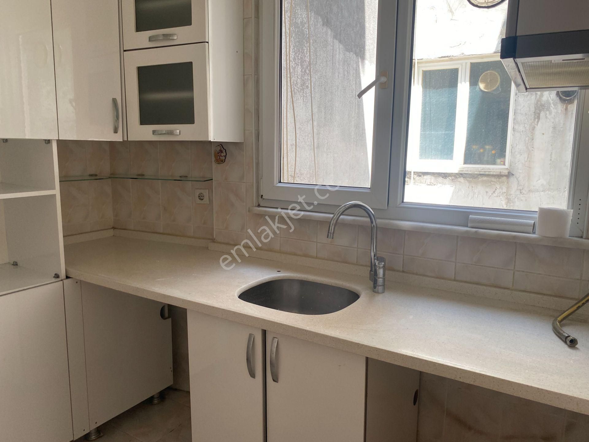 Destan-032-kocamustafapaşa İlkokul Civarı 2 Oda 1 Büyük L Salon Son 3.kat 105m2 Kombili Bakımlı