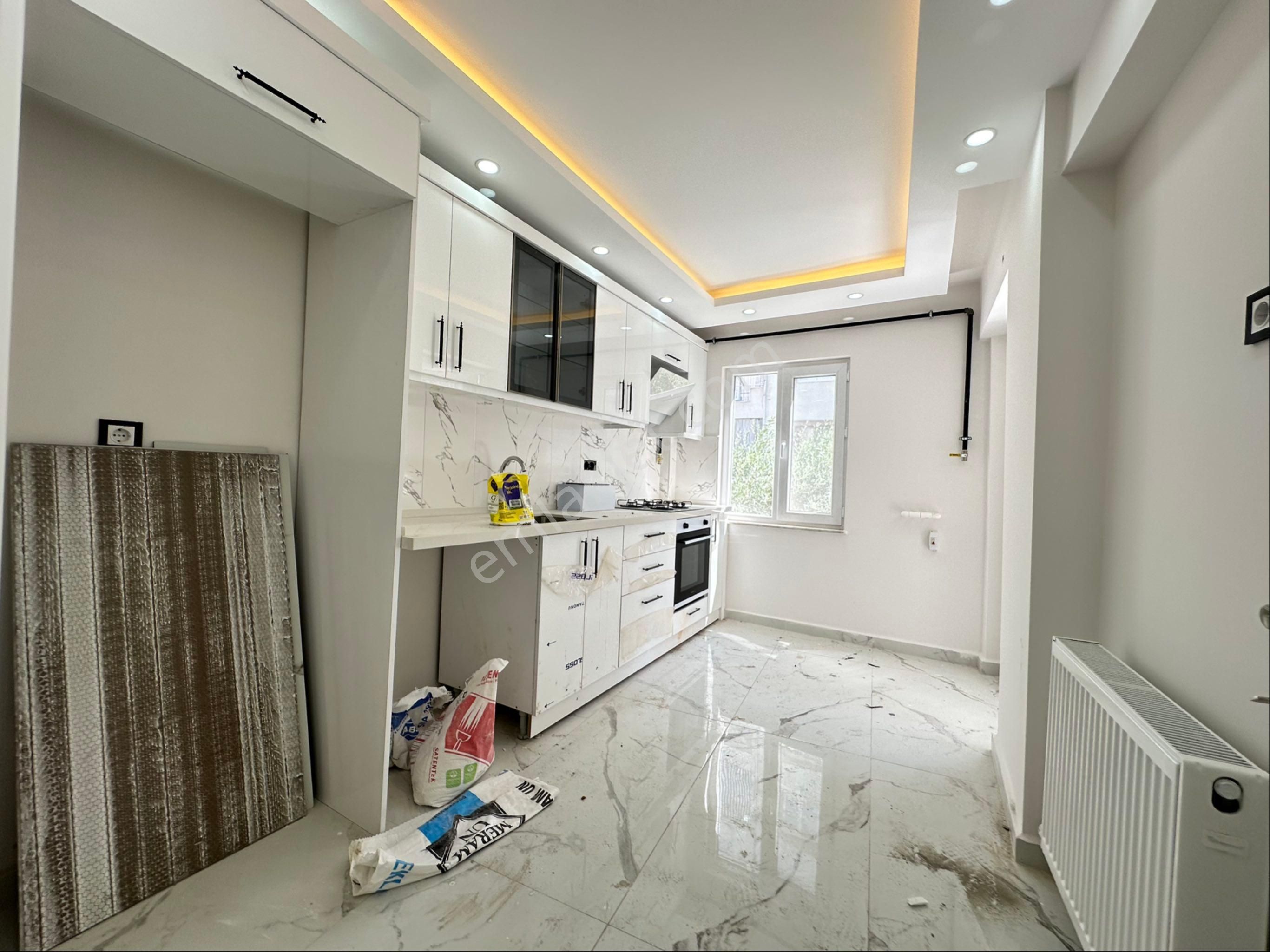 Manisa Merkez Efendi Mah. 3+1 120m2 Fullüx Asansörlü Ferah Satılık Köşe Bina