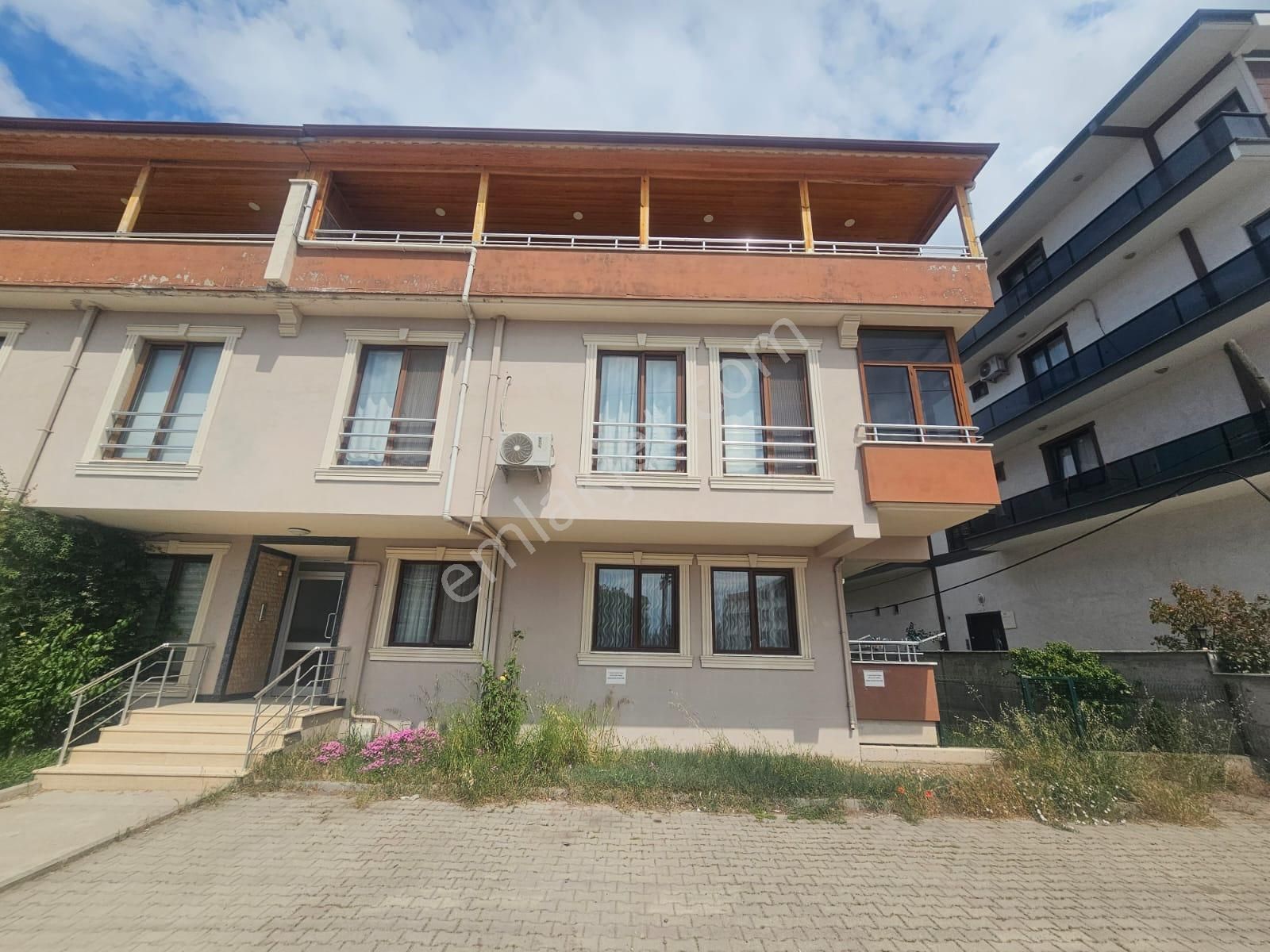 Yalova Remax 'dan Çiftlikköy Çiftlik Mah.'de Satılık 3+1 Daire