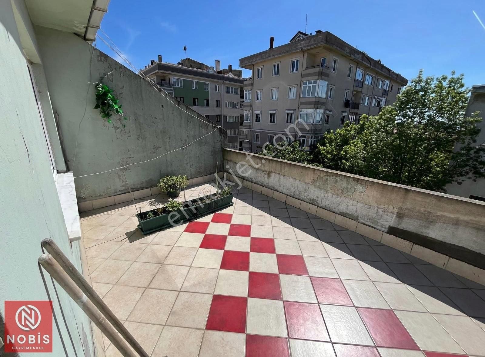 Üsküdar Merkezde 1+1 Teraslı Fırsat Daire