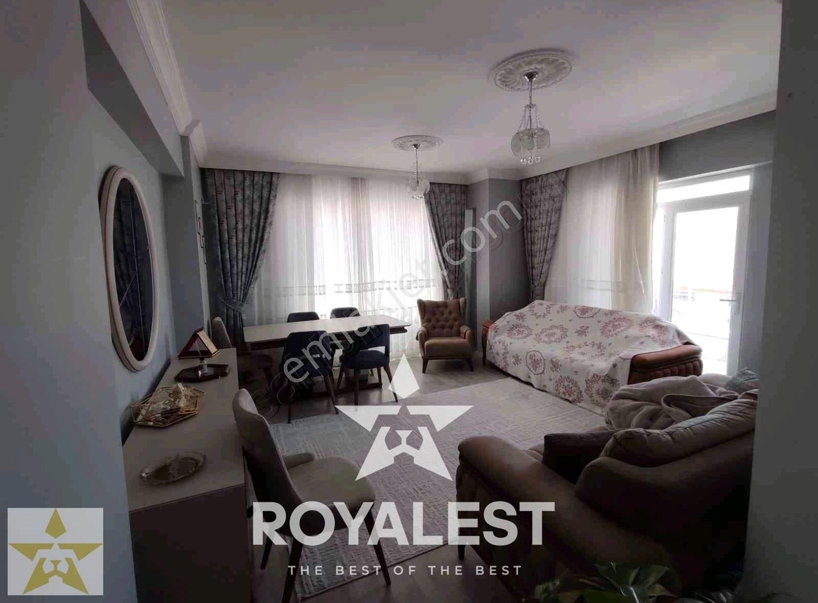 Royalest'ten Akkent'in Merkezinde Ara Kat Önü Açık Bakımlı 3+1