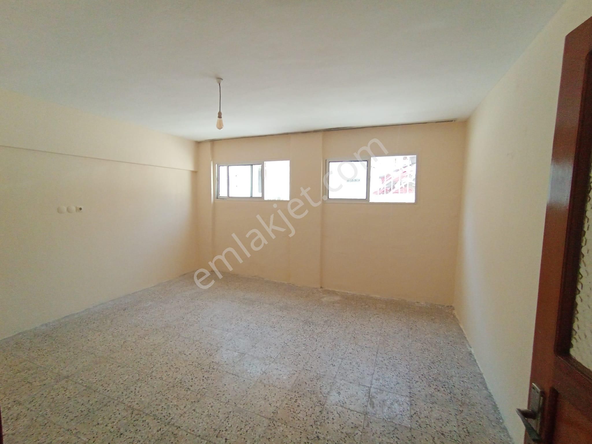 Karabağlar Günaltay Mah. 2+1 95 Kiralık Kot Daire