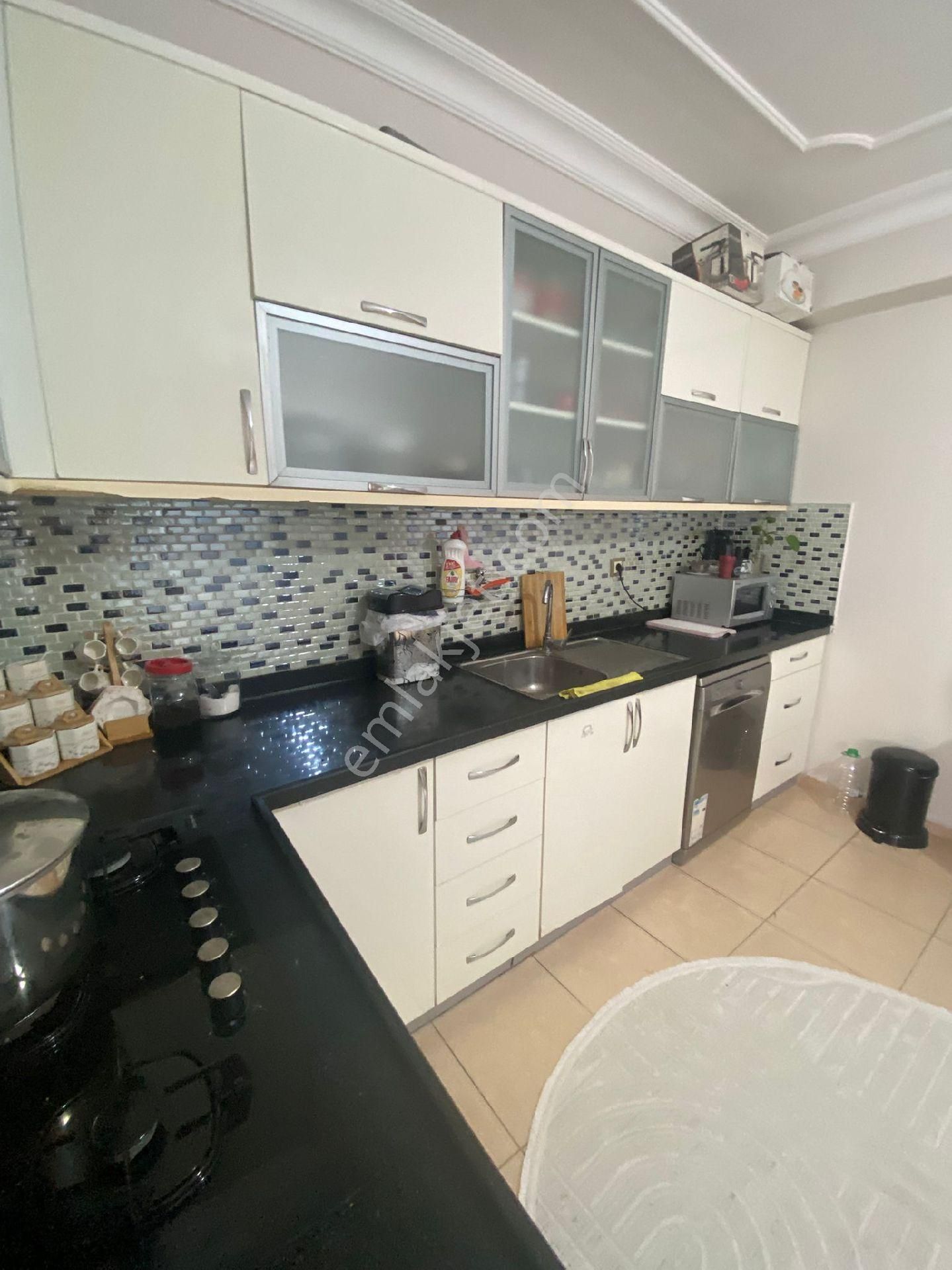 Bağcılar Urfa Yolu Otogar Karşısı Satılık 3+1 Daire