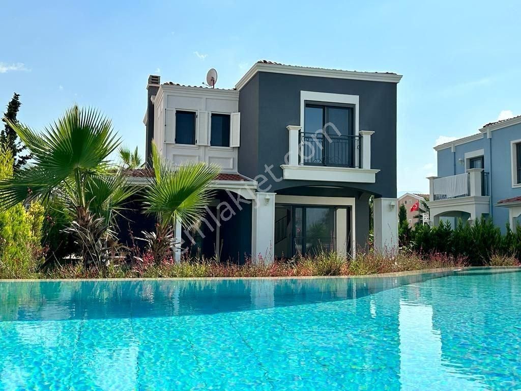 Denize Yakın, Akdeniz Mimarisi, Havuzlu Sitede 3+1 Sıfır Villa