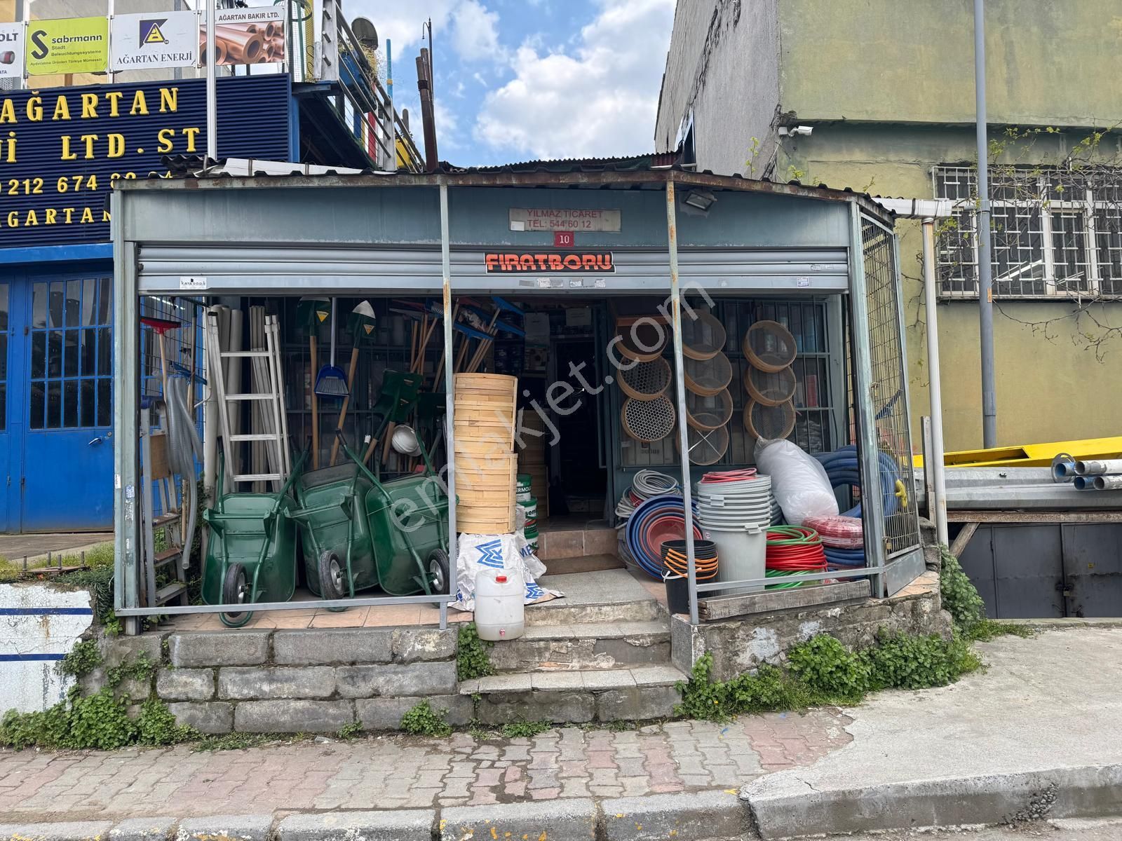 Otakçılar Caddesi'nde Satılık Bina