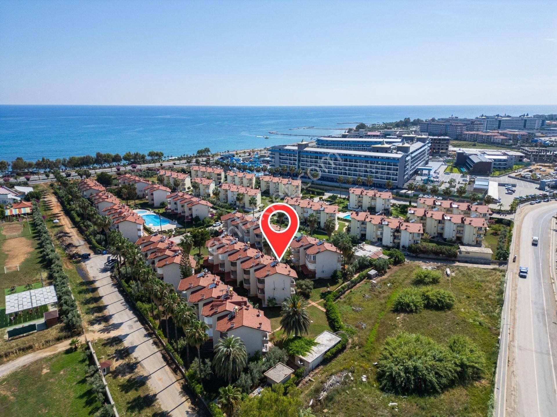 Payallarda Yasemin Sitesinde Satılık 4+1 Eşyalı Tripleks Villa