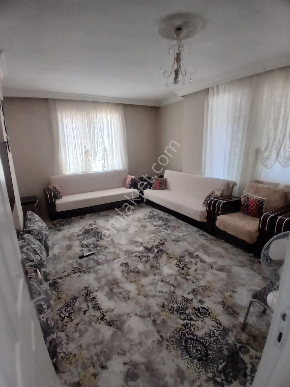 Tramvay Yakını Kullanışlı Ayrı Mutfak Cam Balkonlu 2+1 Daire