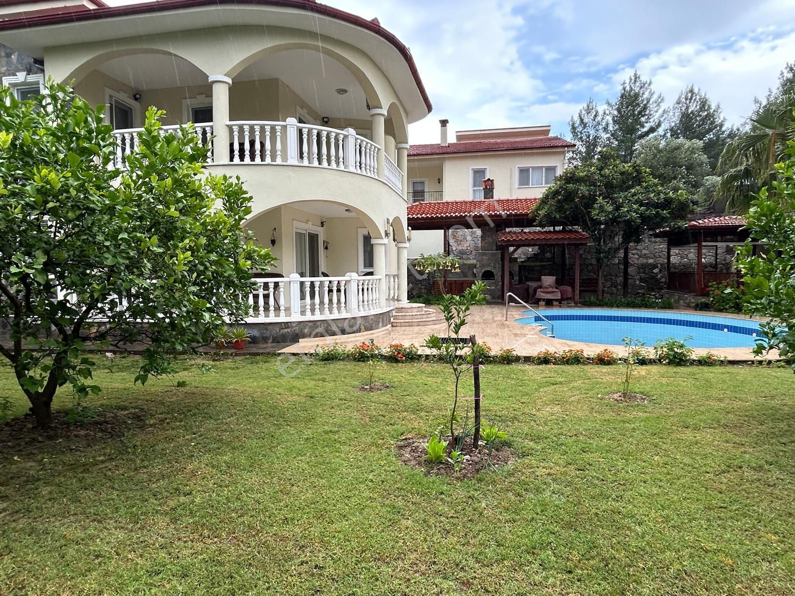Doğa Mucizesi Akkayada 1500m2 Arsanın İçerisinde 2 Adet Satılık