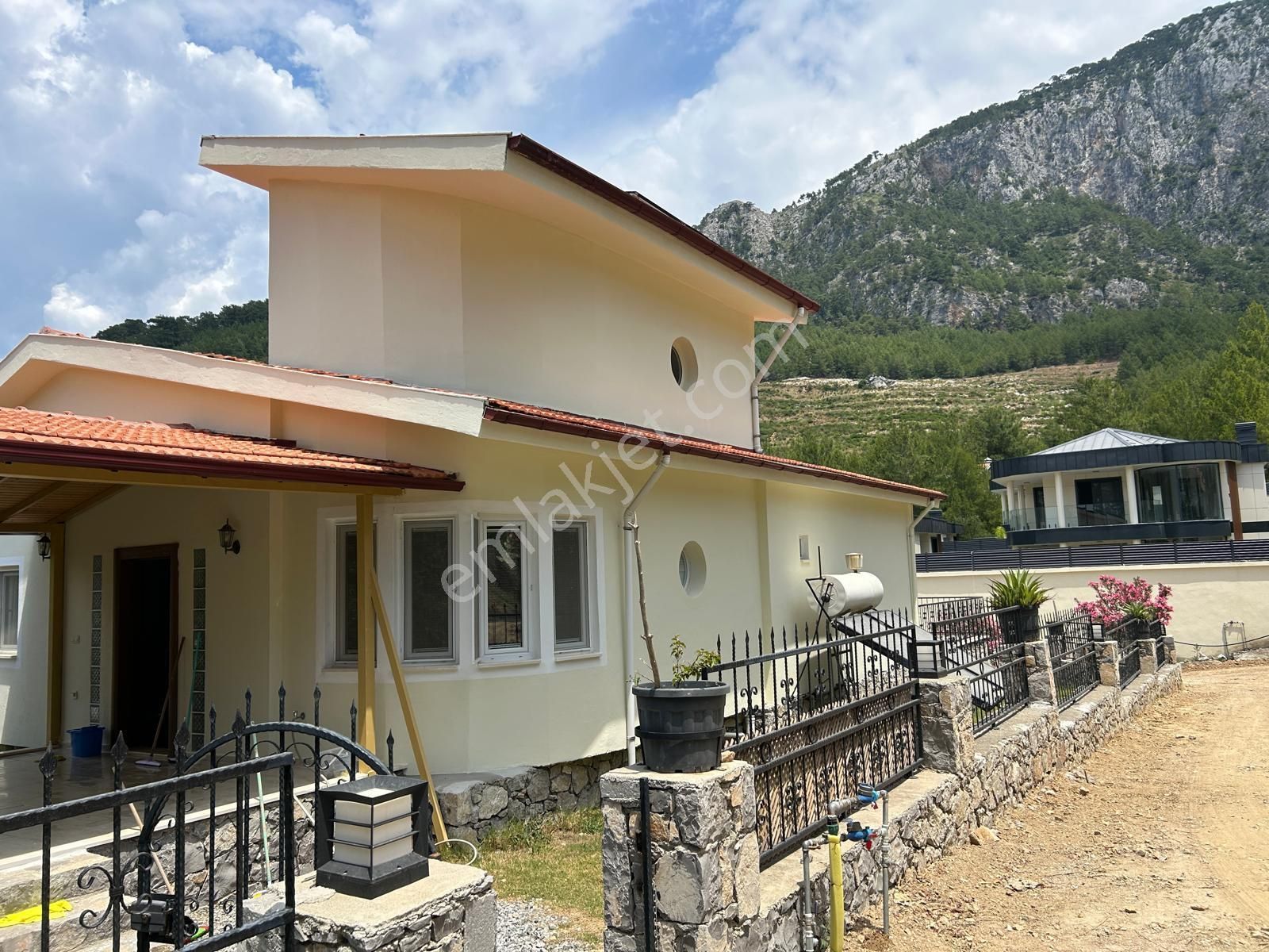 Doğa Mucizesi Akkayada 1500m2 Arsanın İçerisinde 2 Adet Satılık Villalar - Görsel 2