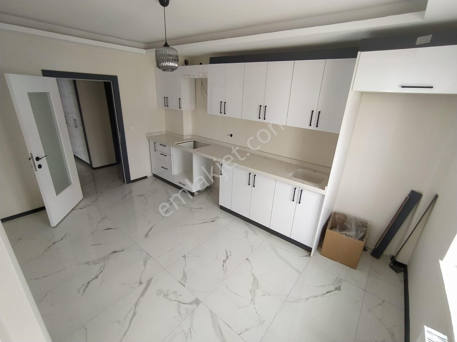 Sifir Arakat Oturuma Hazır 3+1 Ebeveyn Banyolu Asansörlü Etrafı Açık Satılık