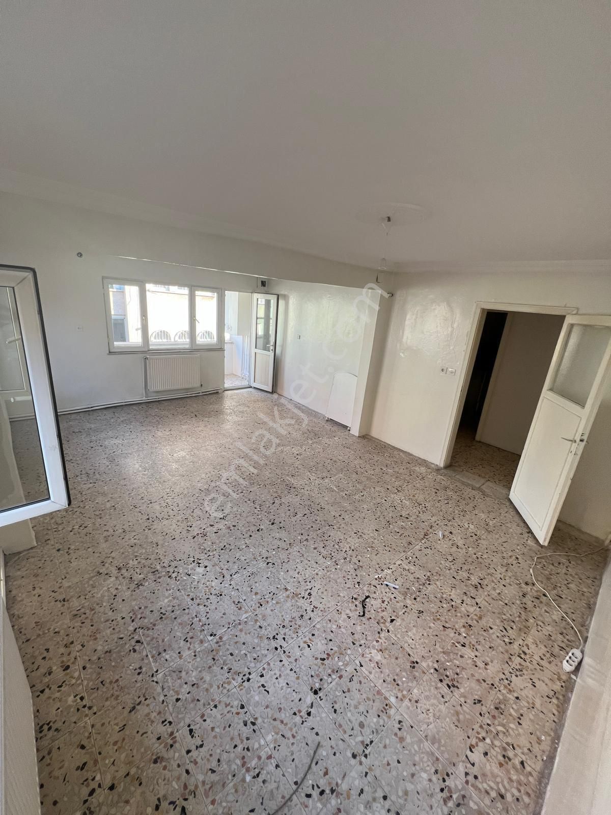 Termal Emlak'tan Konak Mahallesinde Kiralık 2+1 Doğalgazlı Daire