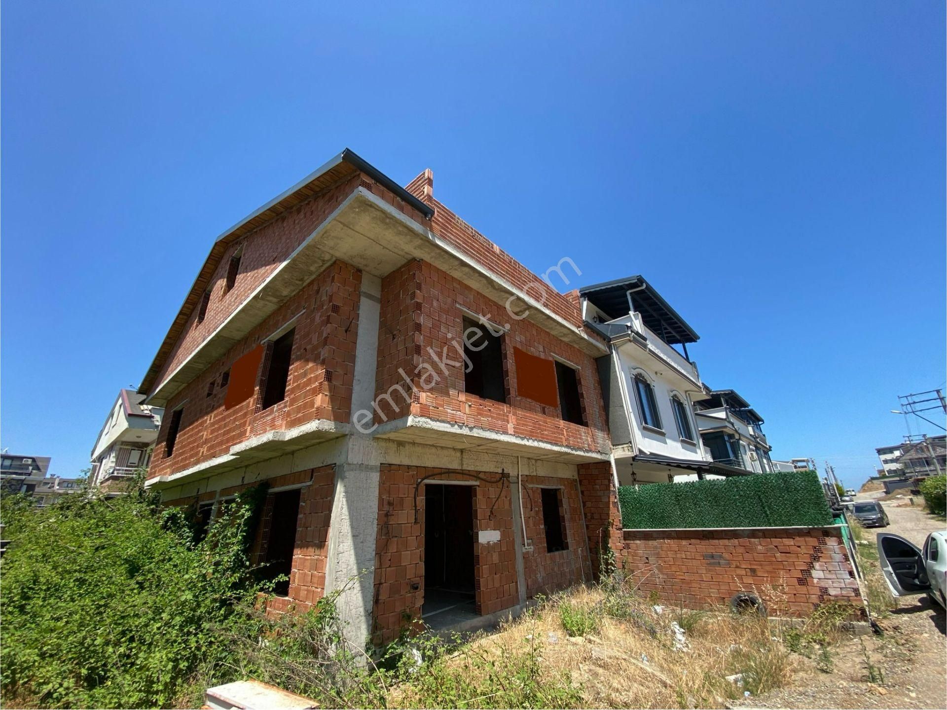 Kocaali Plaj Merkez'de 2 Adet 3+1 Tribleks Villa İçinde Satılık Arsa !!!!