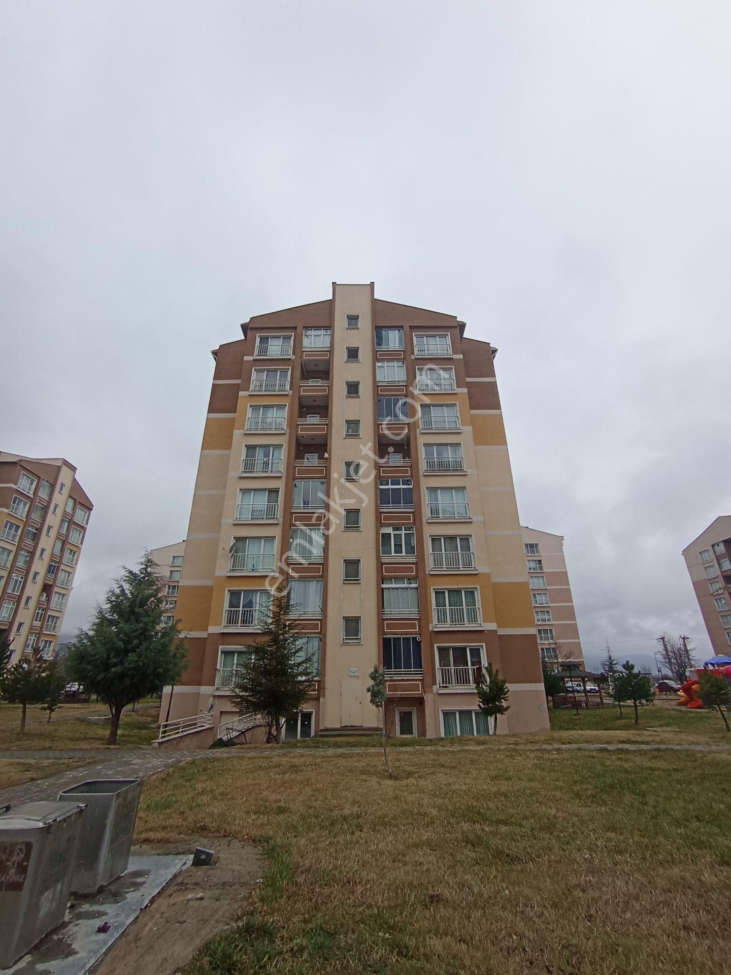 Uca'dan Kozağaç Toki De Satılık Full Eşyalı 2+1 Ara Kat Daire.!!!