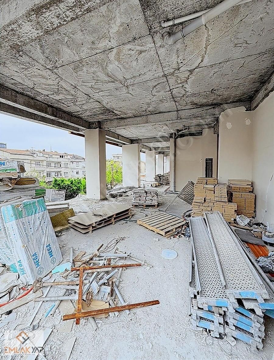 Emlakyap Tan Yenimahallede Cadde Girişli, Depolu Satılık Dükkan