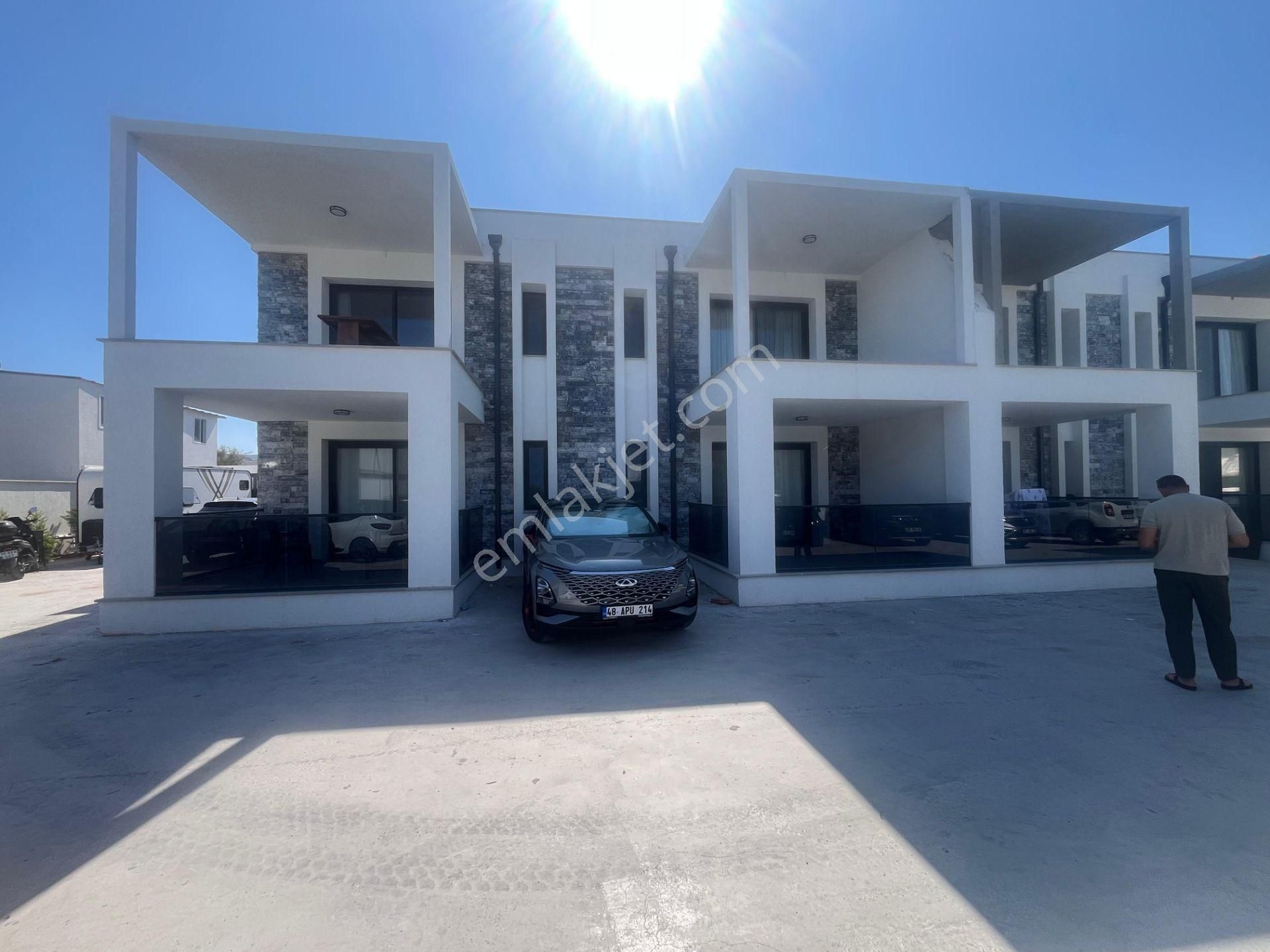 Ortakent Yahşi'de Denize Sıfır, Full Eşyalı 3+1 Kiralık Daire